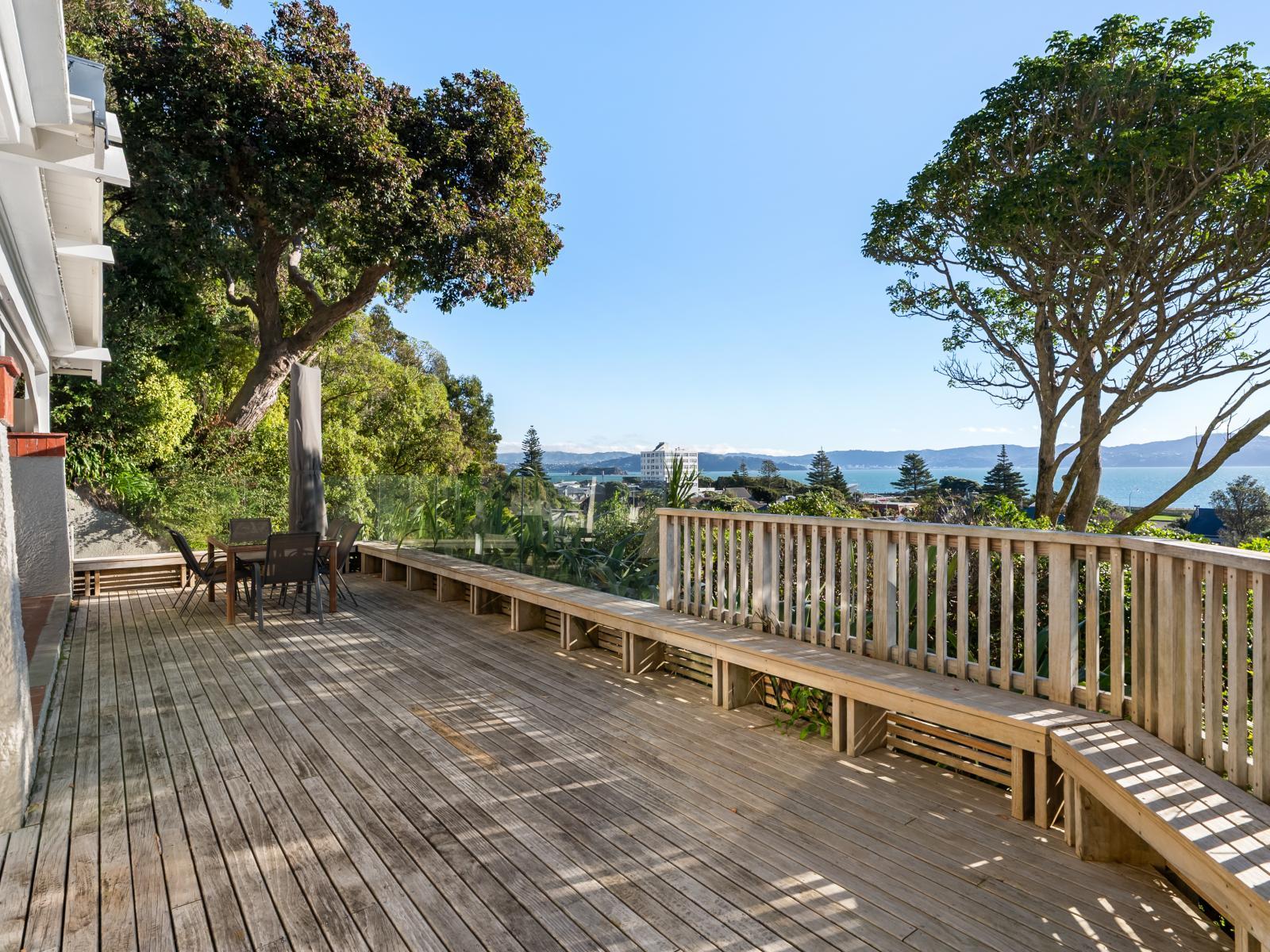 111 Muritai Road, Eastbourne 111 Muritai Road, Eastbourne