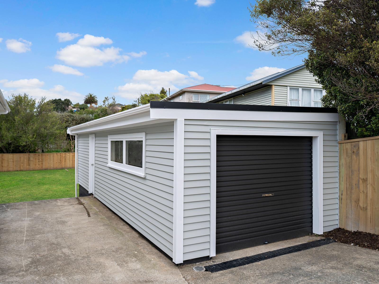 7 Massey Street, Tawa 7 Massey Street, Tawa