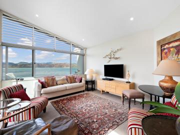 Karaka Bays