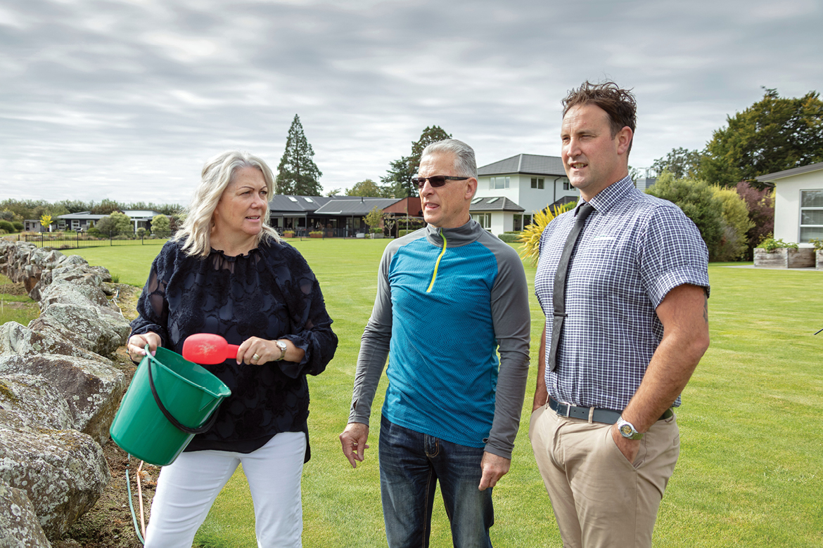 LRC_AUT26_Framed Nature_Ricky & Vendors