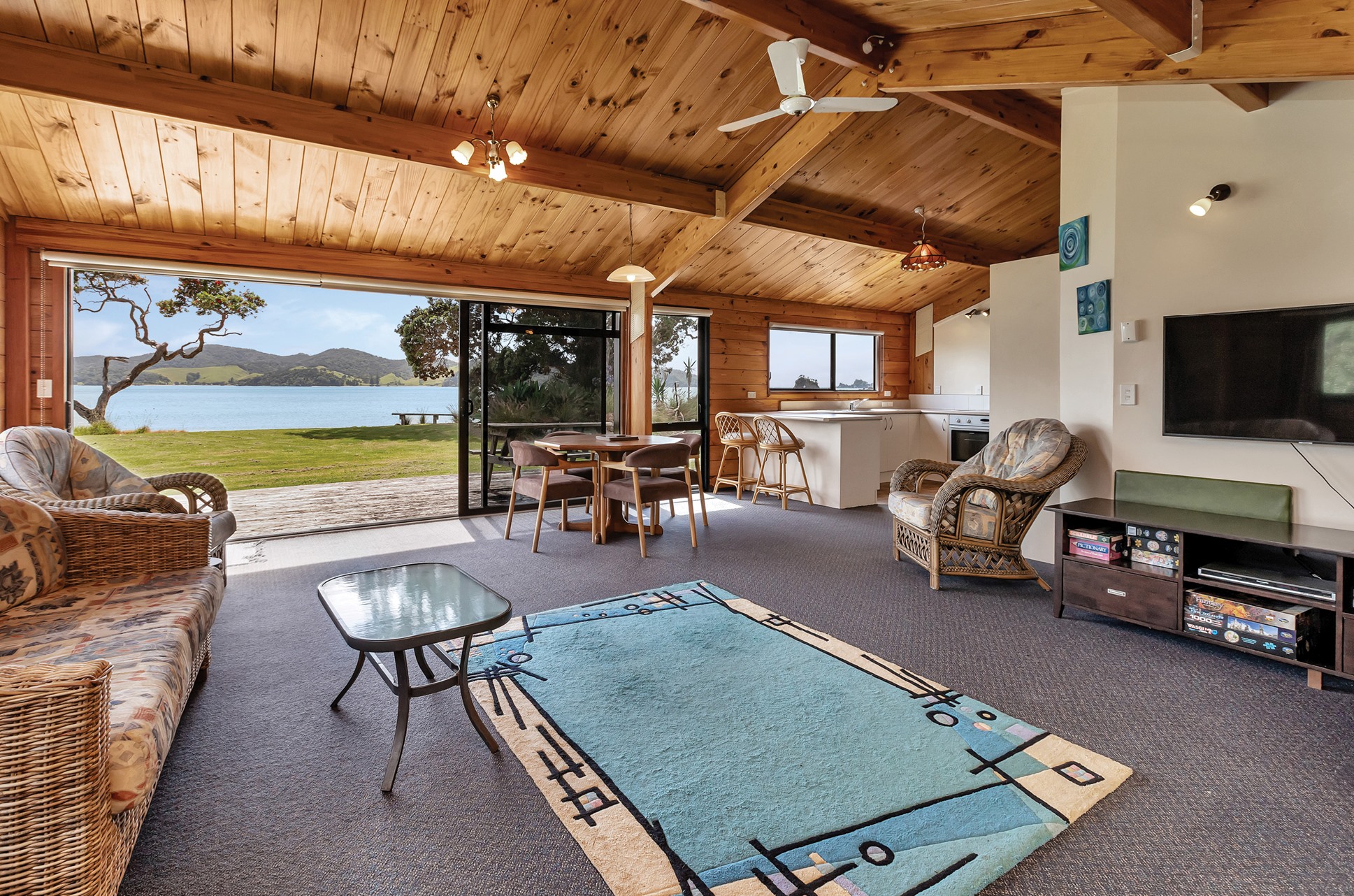 LRC_AUT26_Idyllic Beachfront_Inside