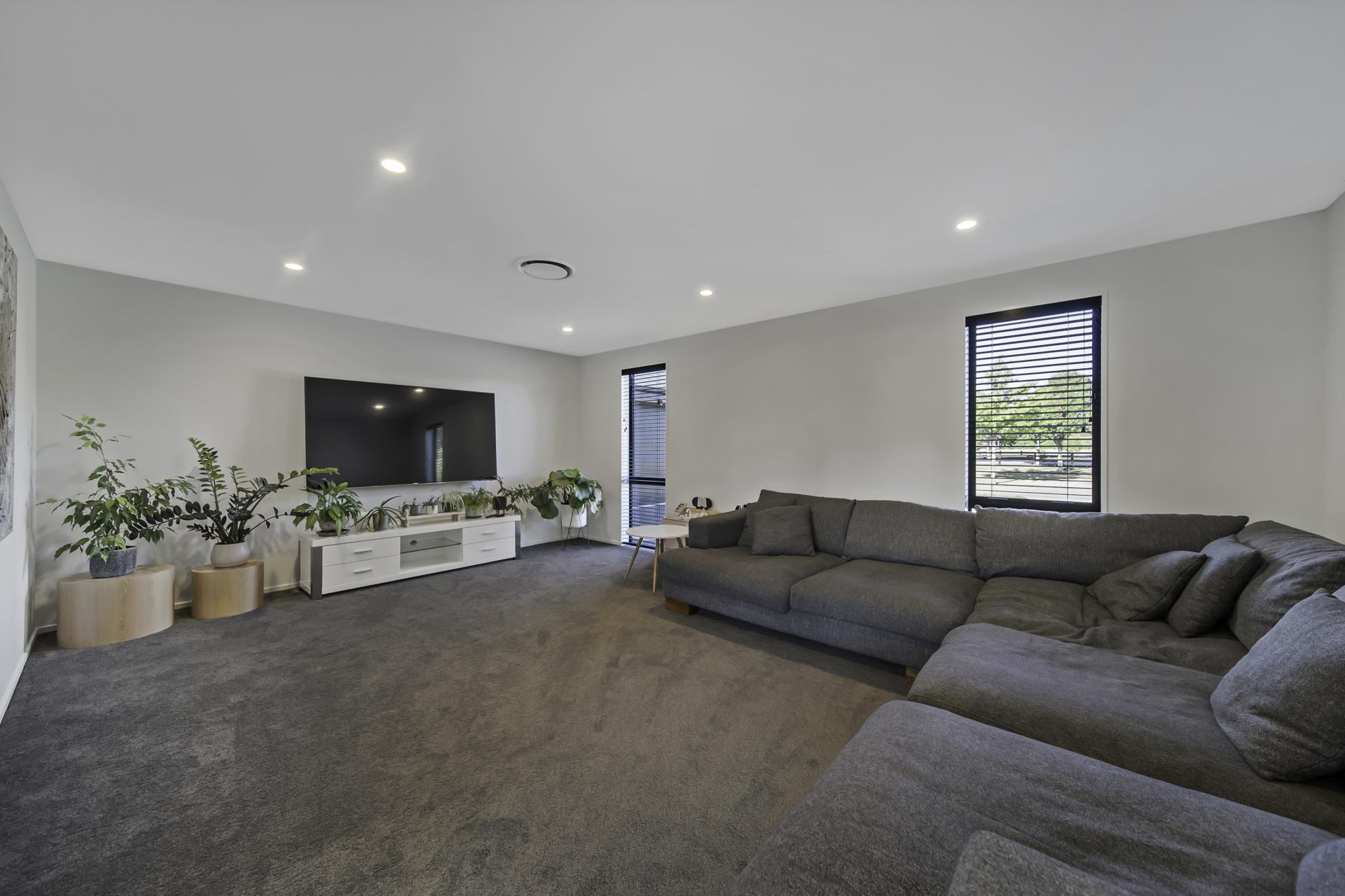 8 Burntwood Lane, Pegasus