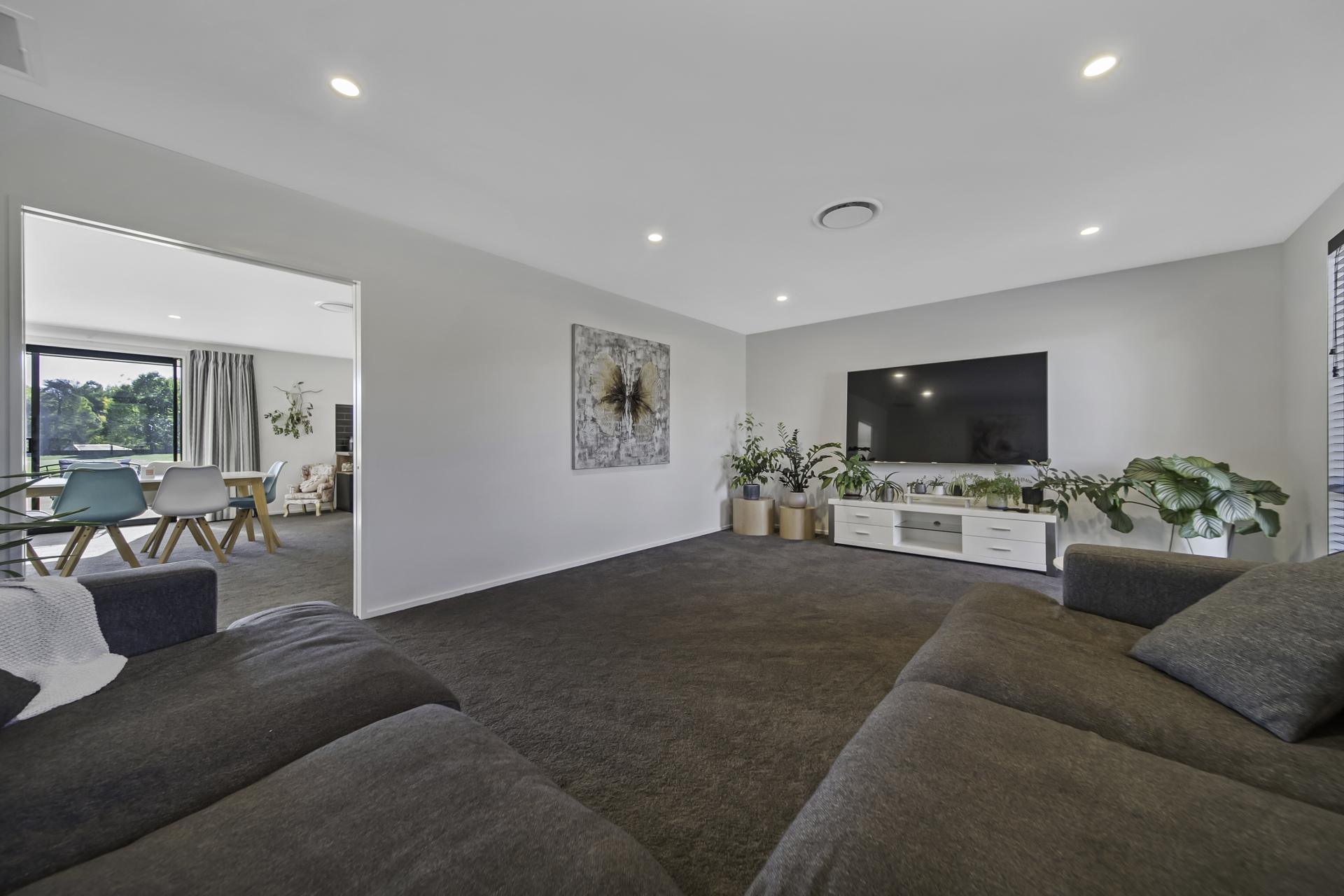 8 Burntwood Lane, Pegasus