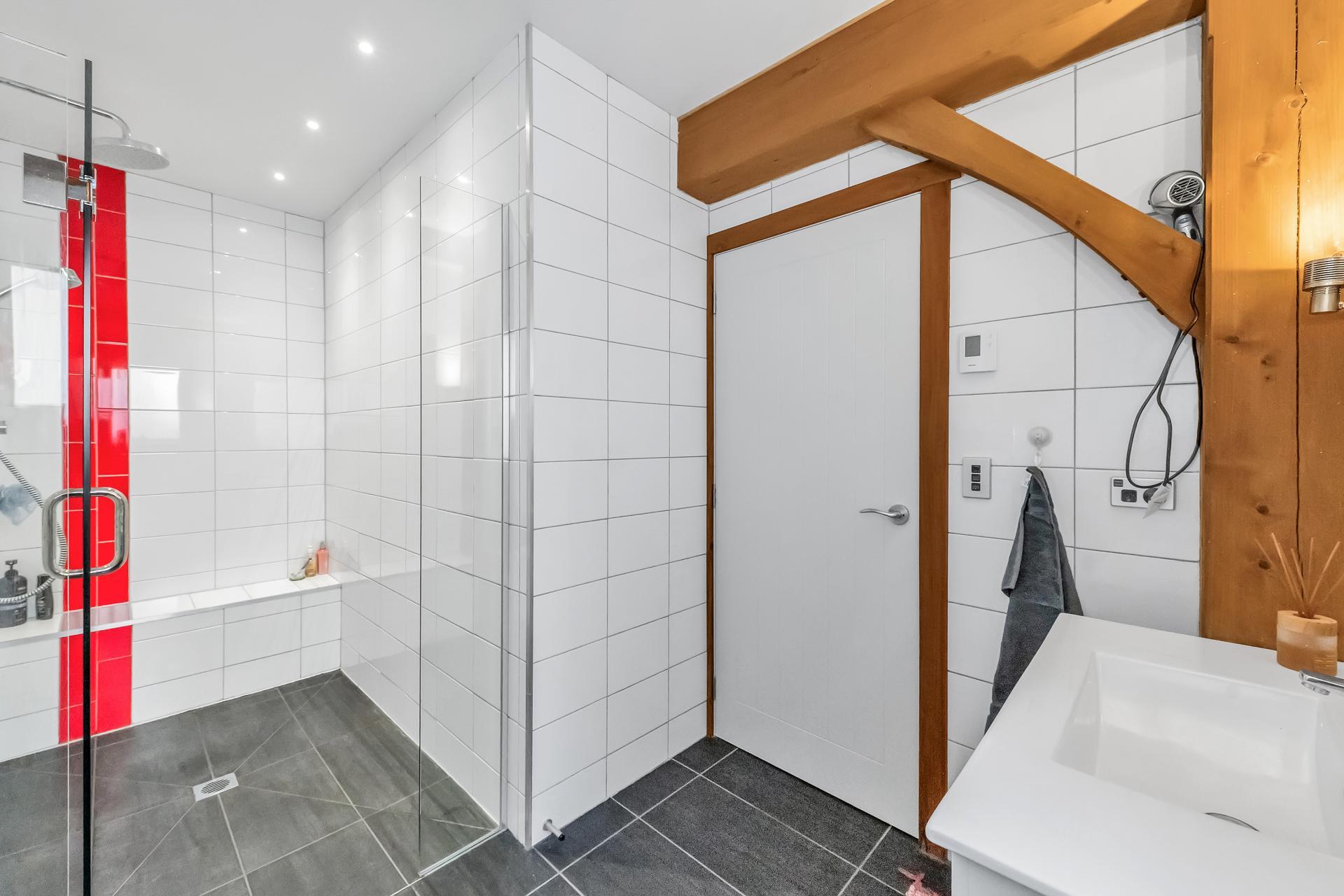 9 Hayfield Terrace, Cust