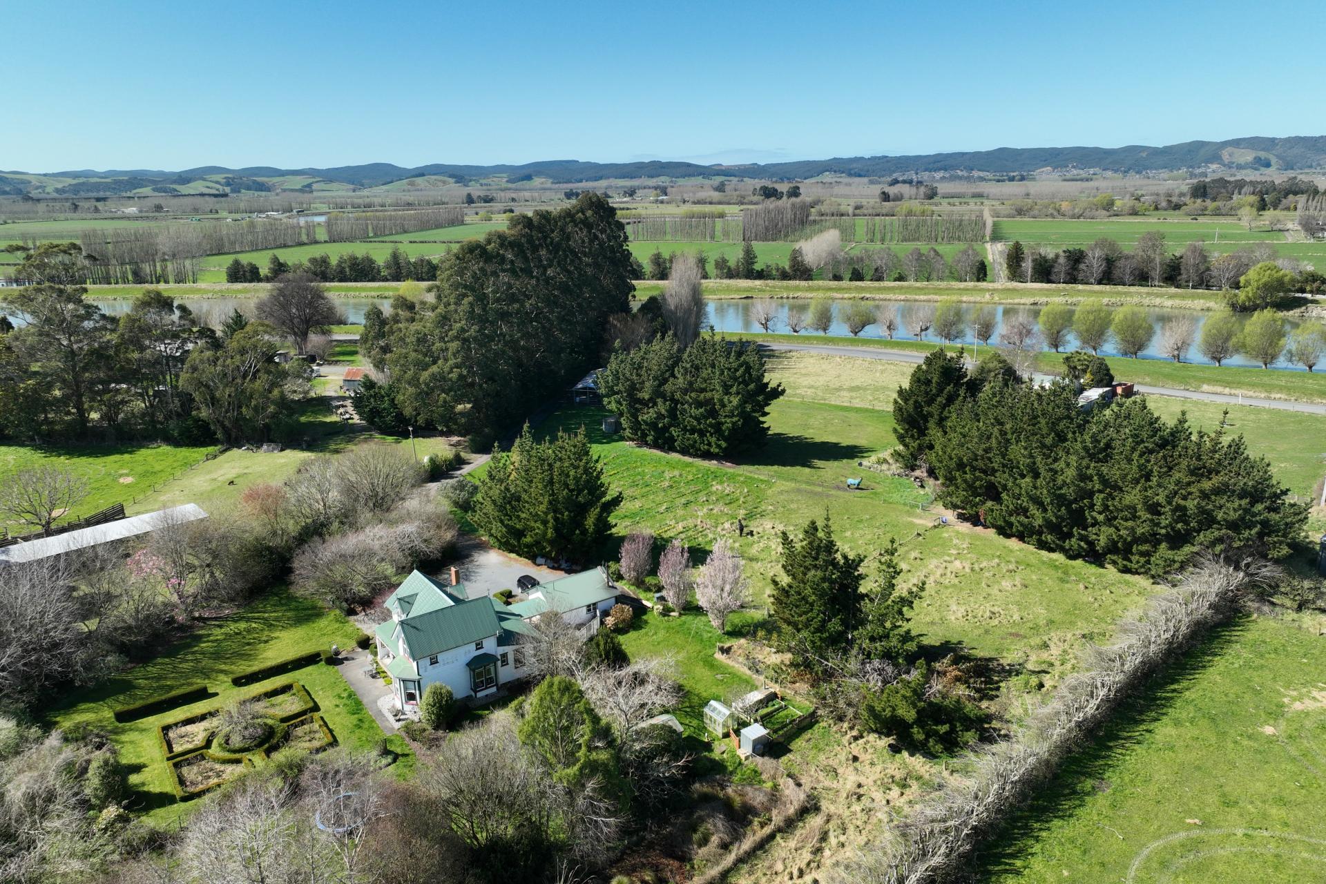 74 Riverbank Road, Inch Clutha