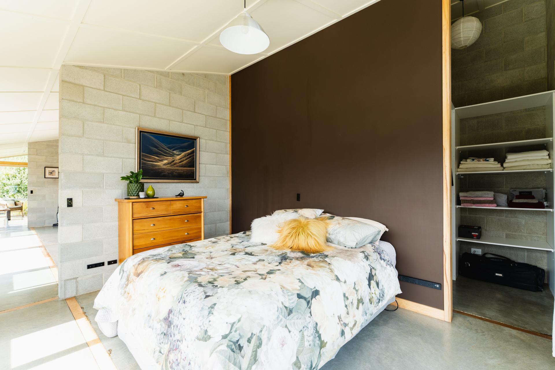 351 Saddle Hill Road, Scroggs Hill