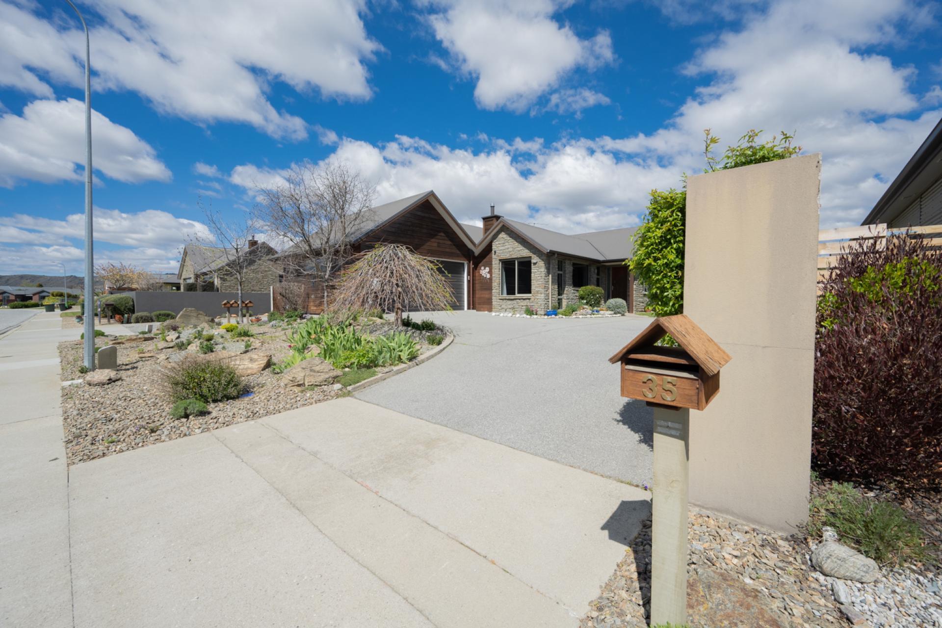 35 Larch Crescent, Alexandra
