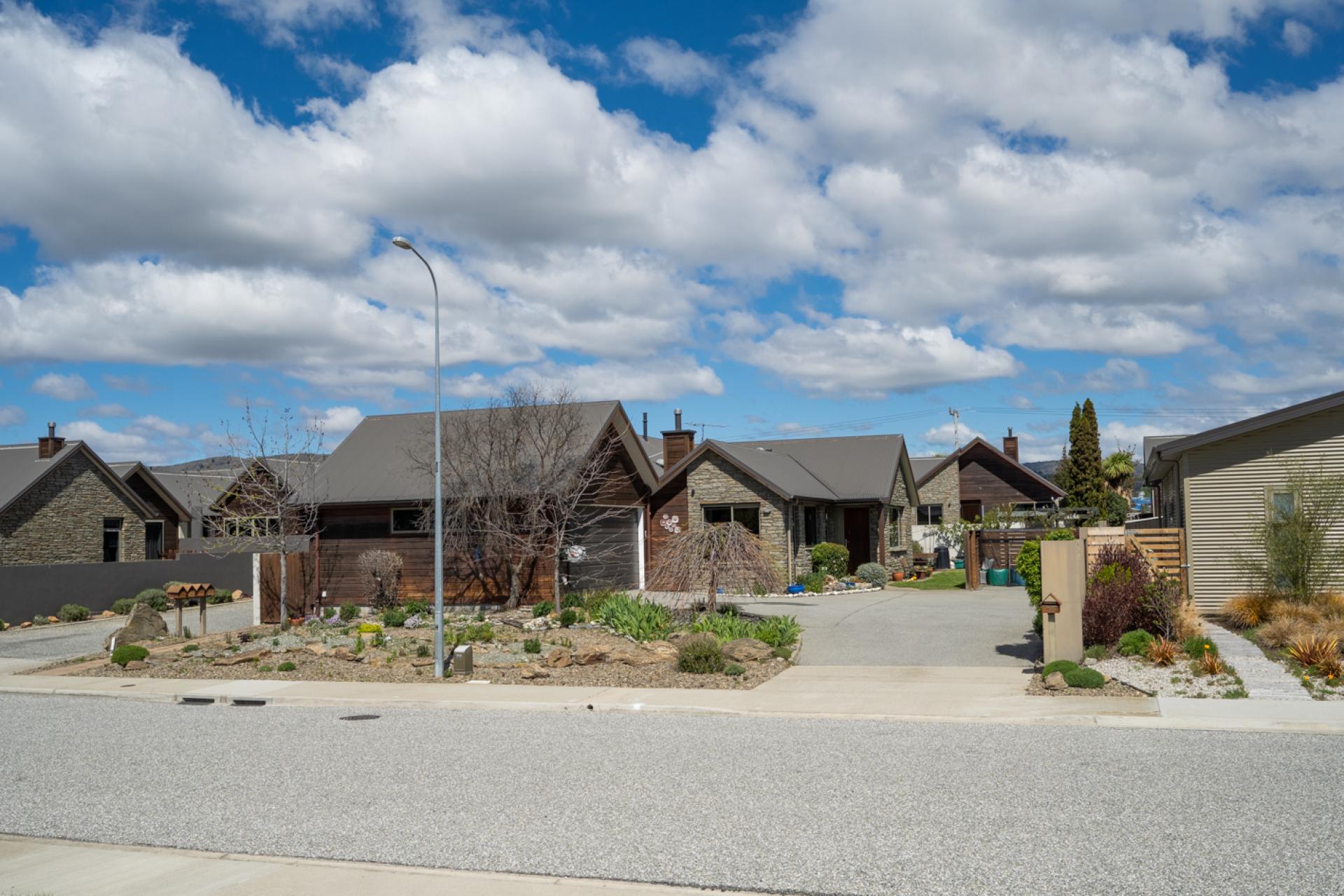 35 Larch Crescent, Alexandra