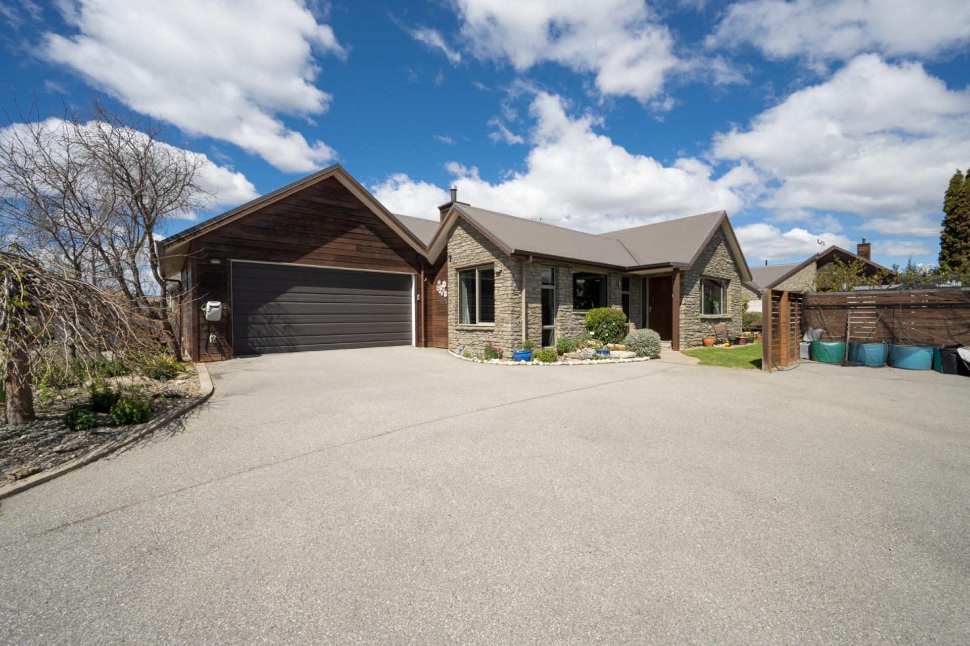 35 Larch Crescent, Alexandra