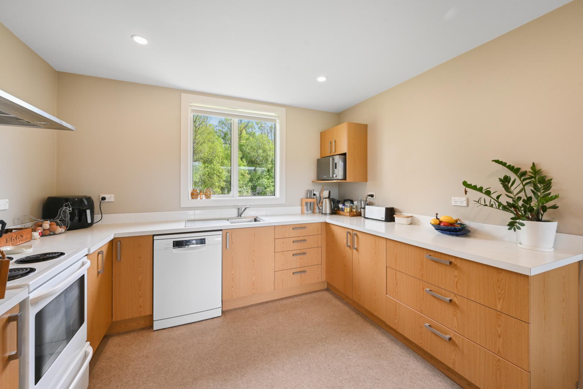 5582 Wedderburn-Becks Road and 755-971 Linnburn Runs Road, Hills Creek