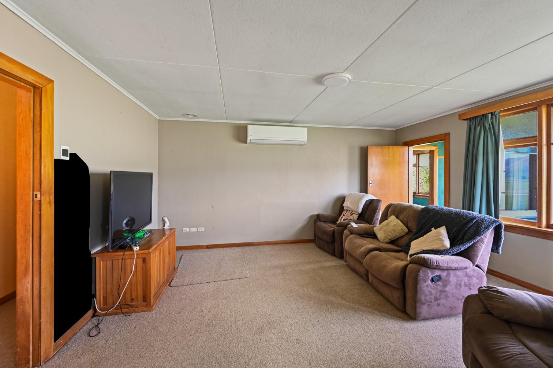 5582 Wedderburn-Becks Road and 755-971 Linnburn Runs Road, Hills Creek