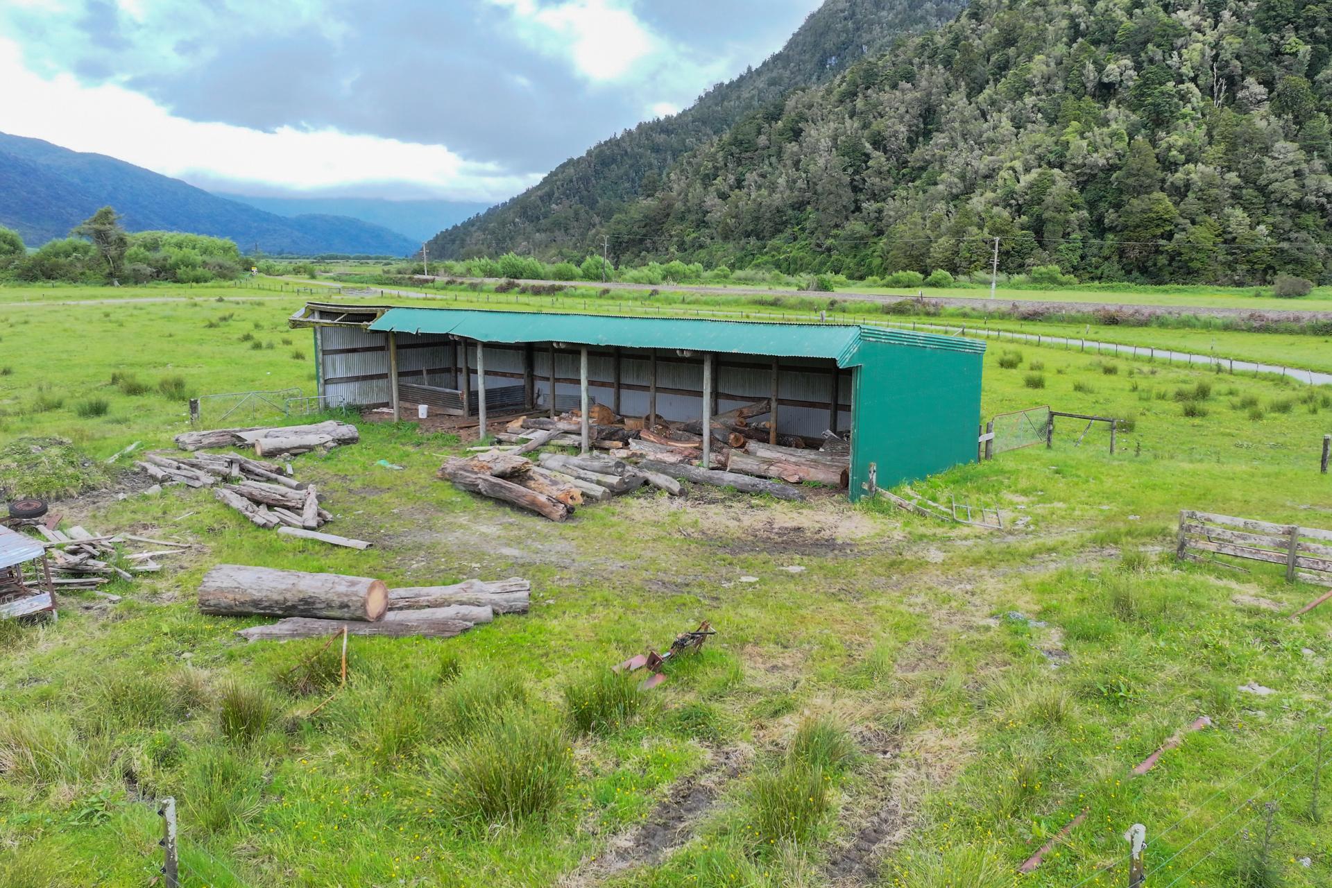 Station Road and Hodgkinson Road , Inchbonnie