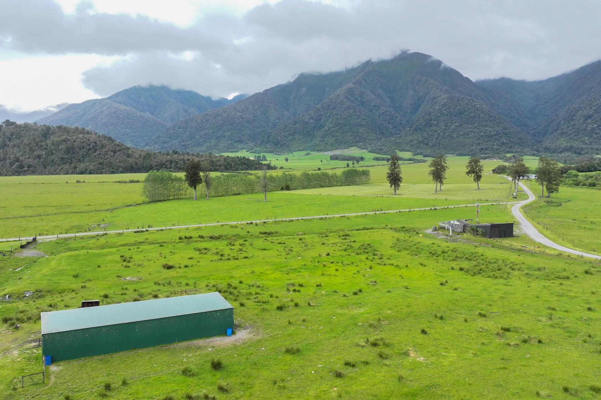 Station Road and Hodgkinson Road , Inchbonnie