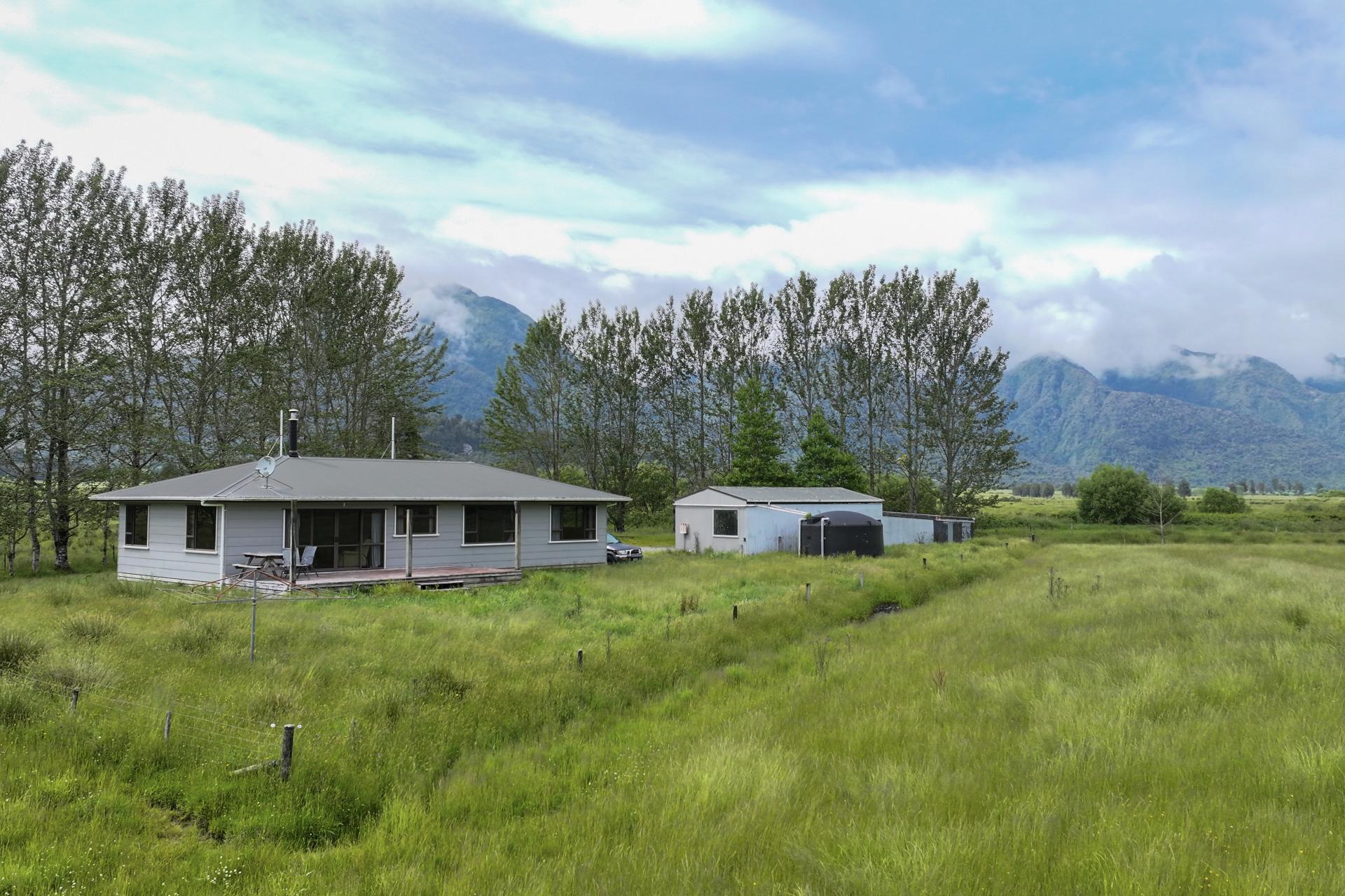 Station Road and Hodgkinson Road , Inchbonnie