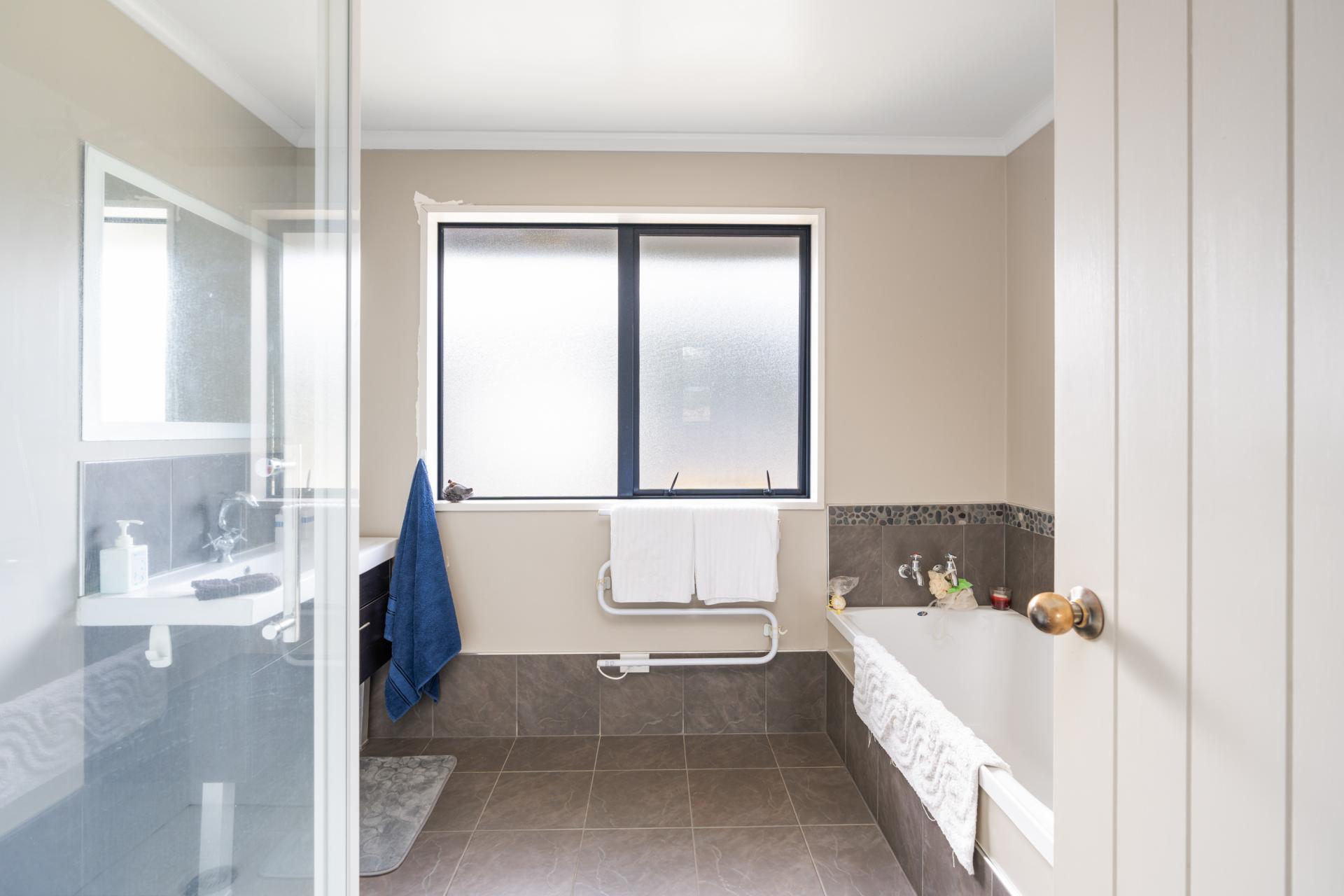 185 Centre Road, Momona