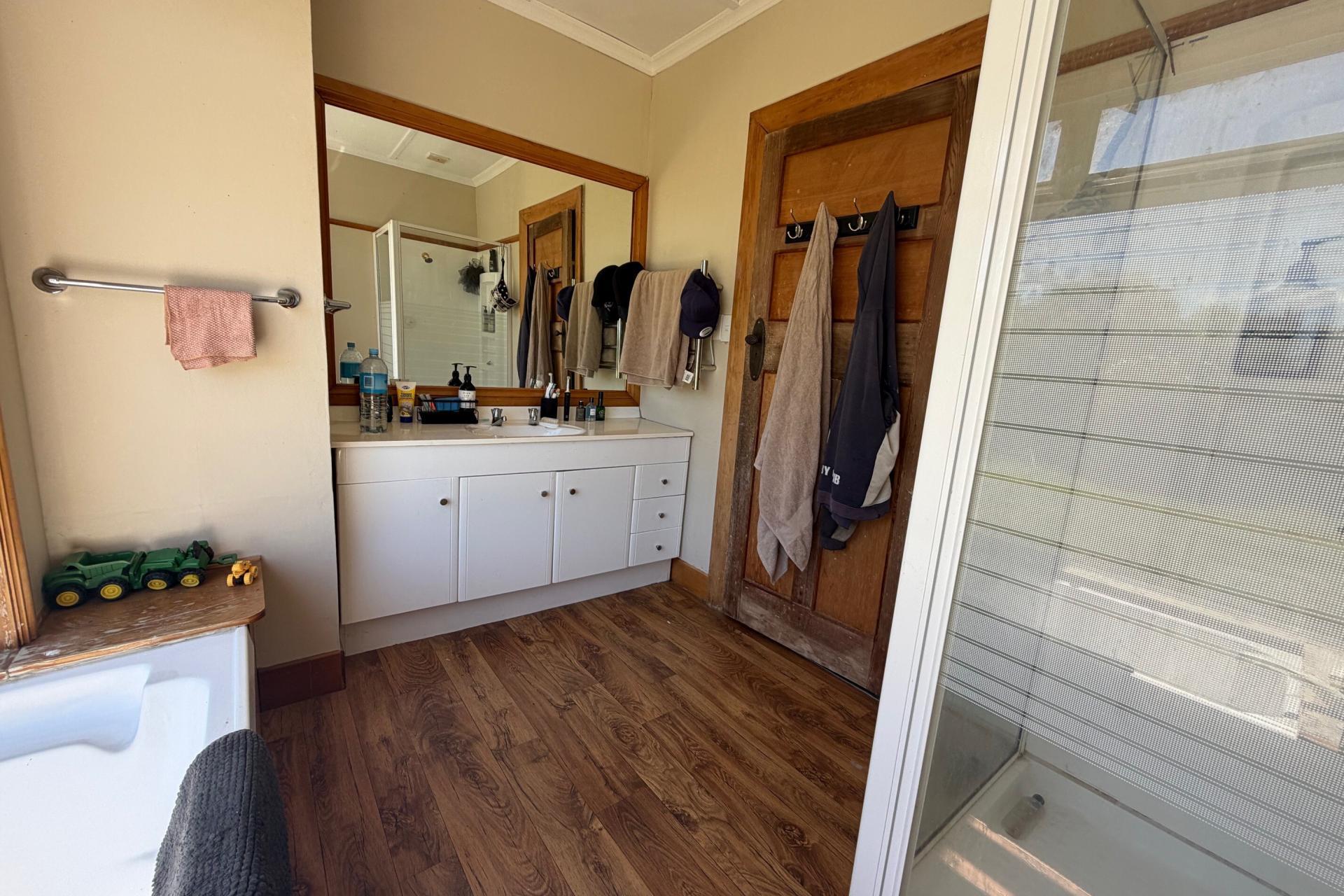 Gorge Road, Gorge Road