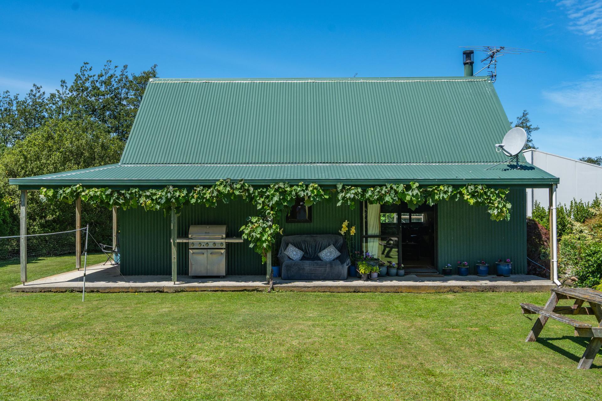 300 Courtenay Road, Charing Cross