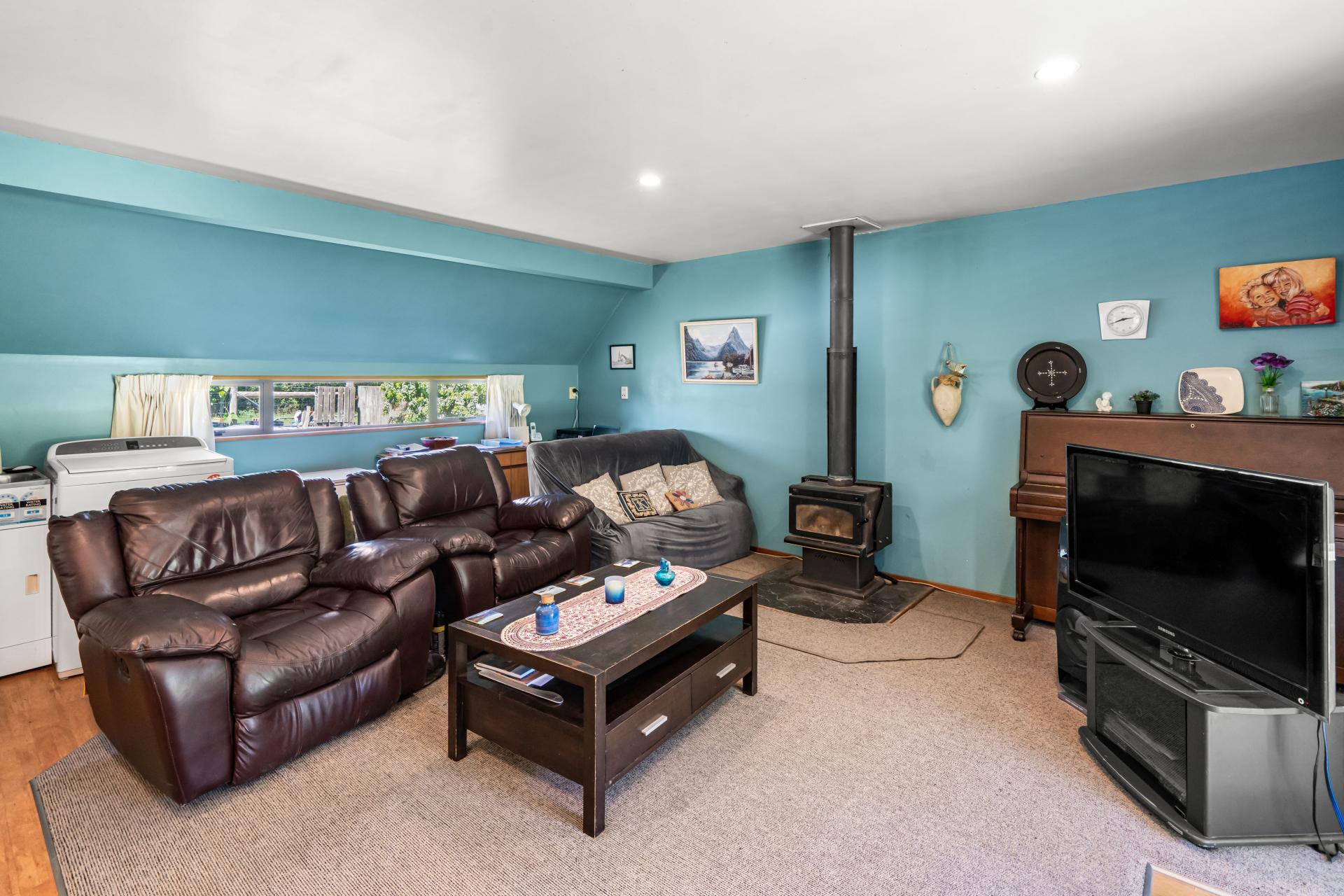 300 Courtenay Road, Charing Cross