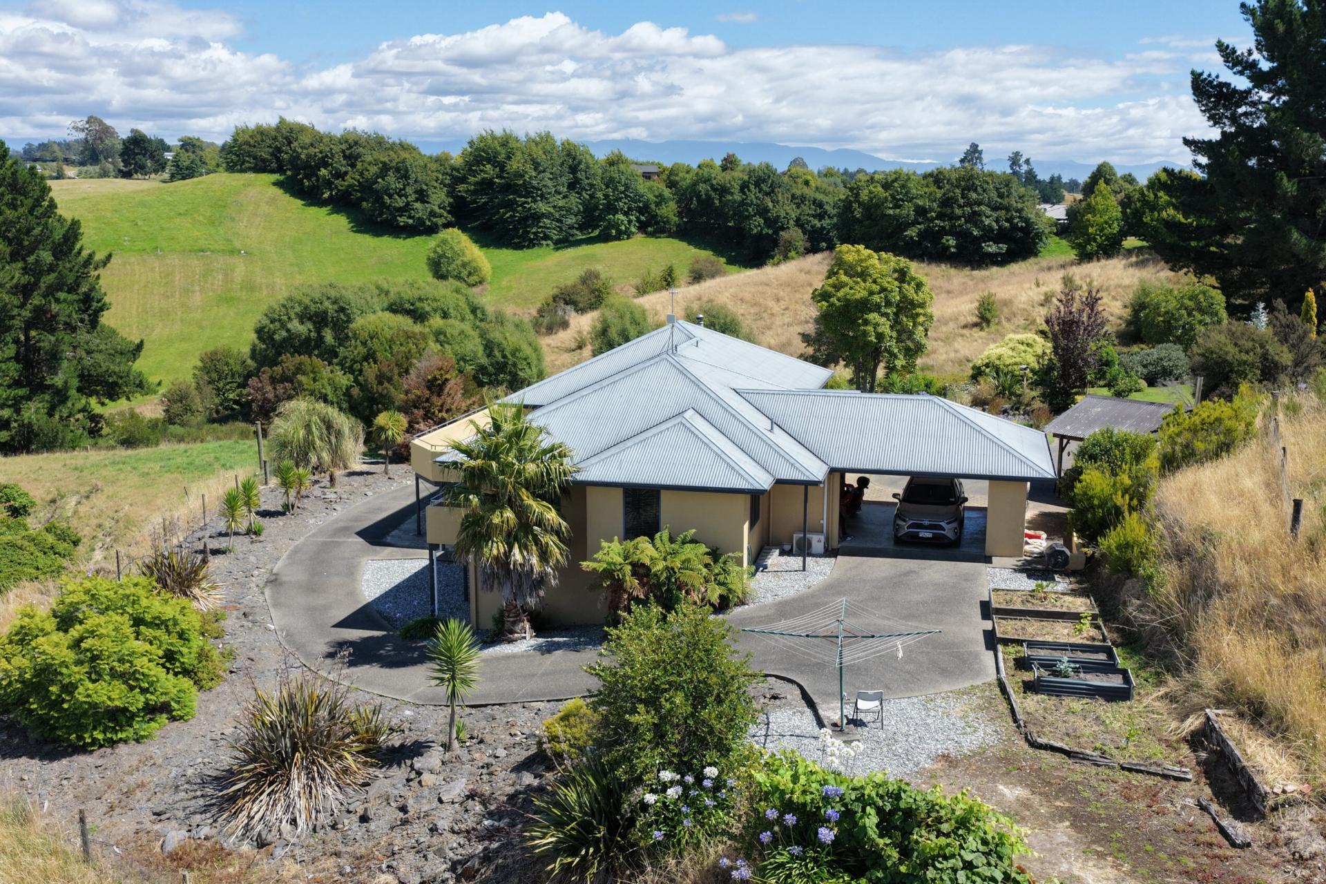 68 Greenacres Road North, Redwood Valley