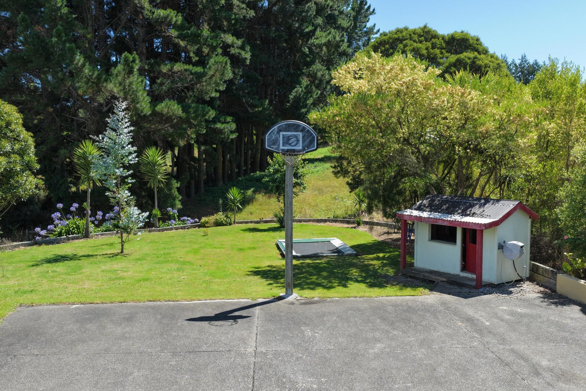 68 Greenacres Road North, Redwood Valley