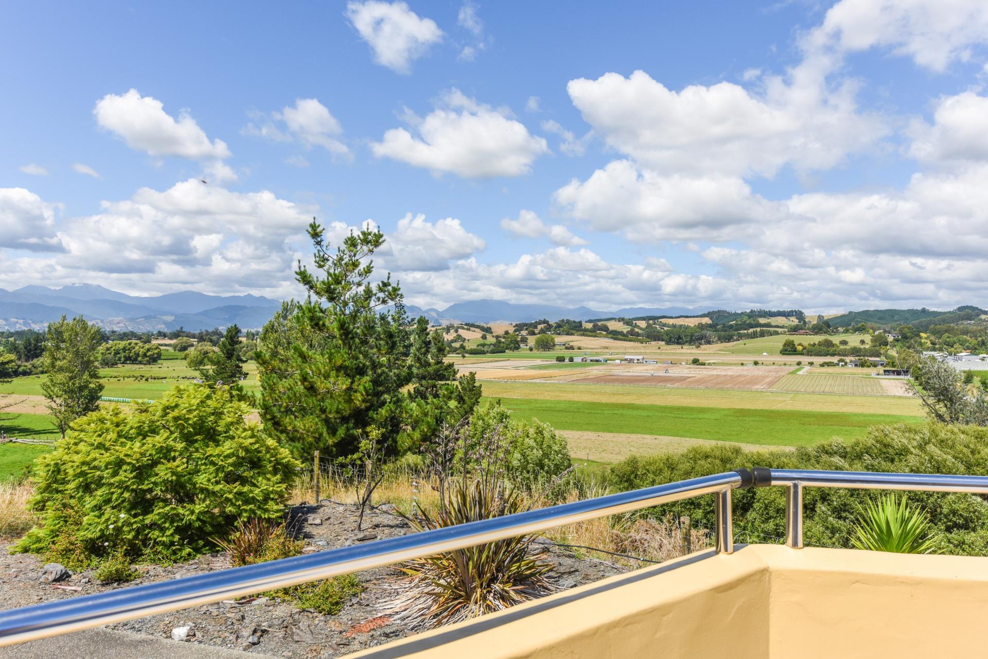 68 Greenacres Road North, Redwood Valley