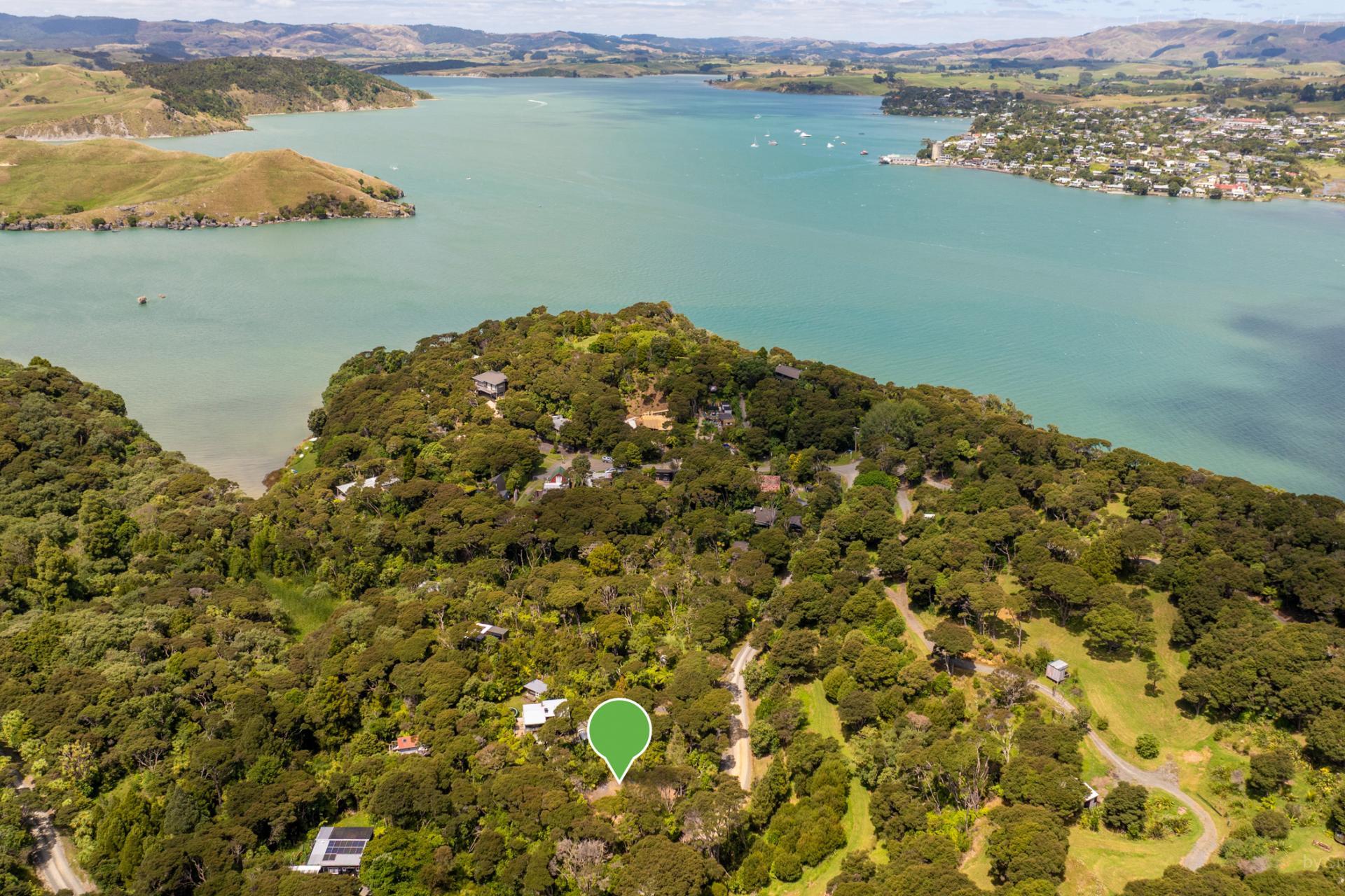 Te Akau Wharf Road, Te Akau