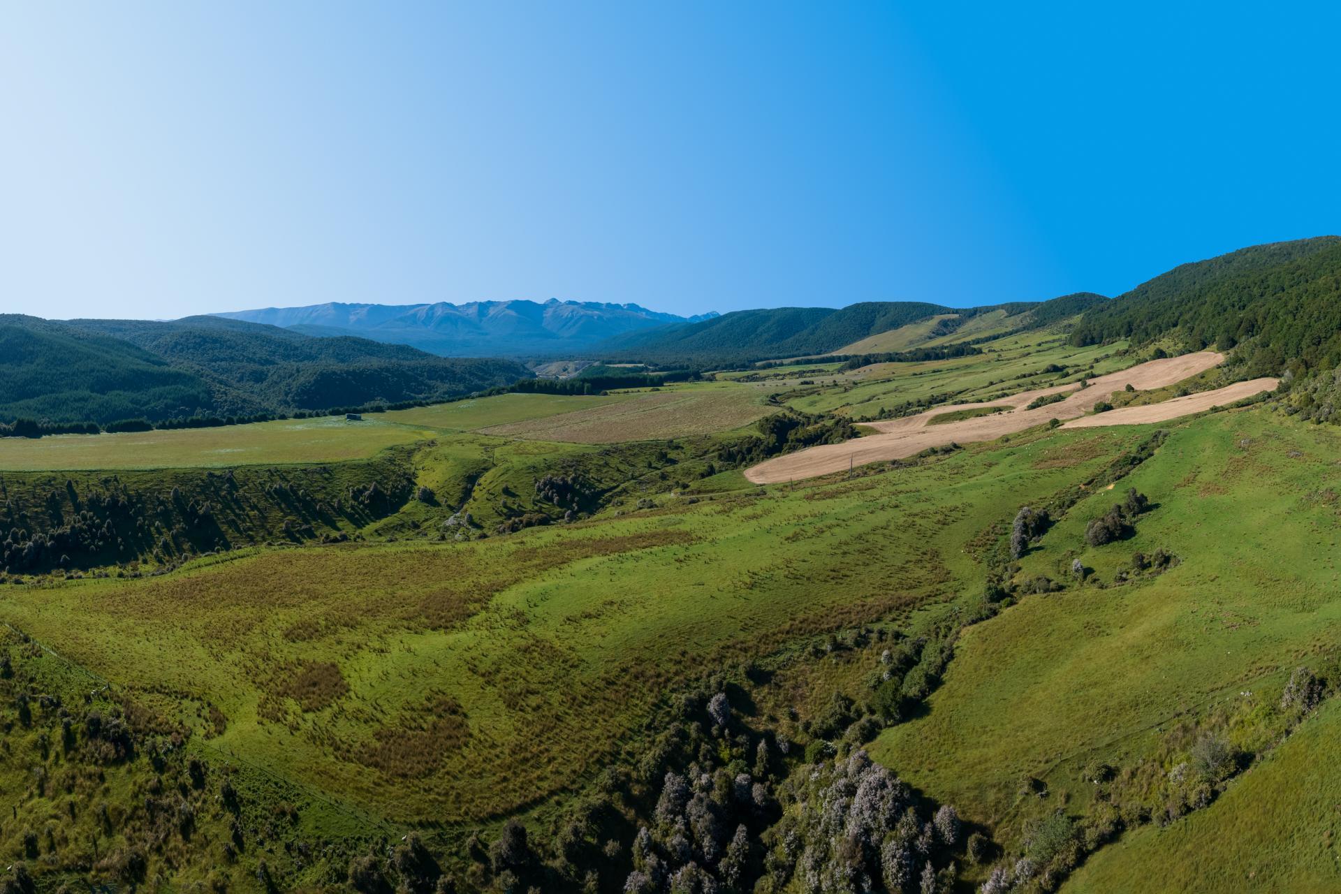 990 Howard Valley Road, Howard