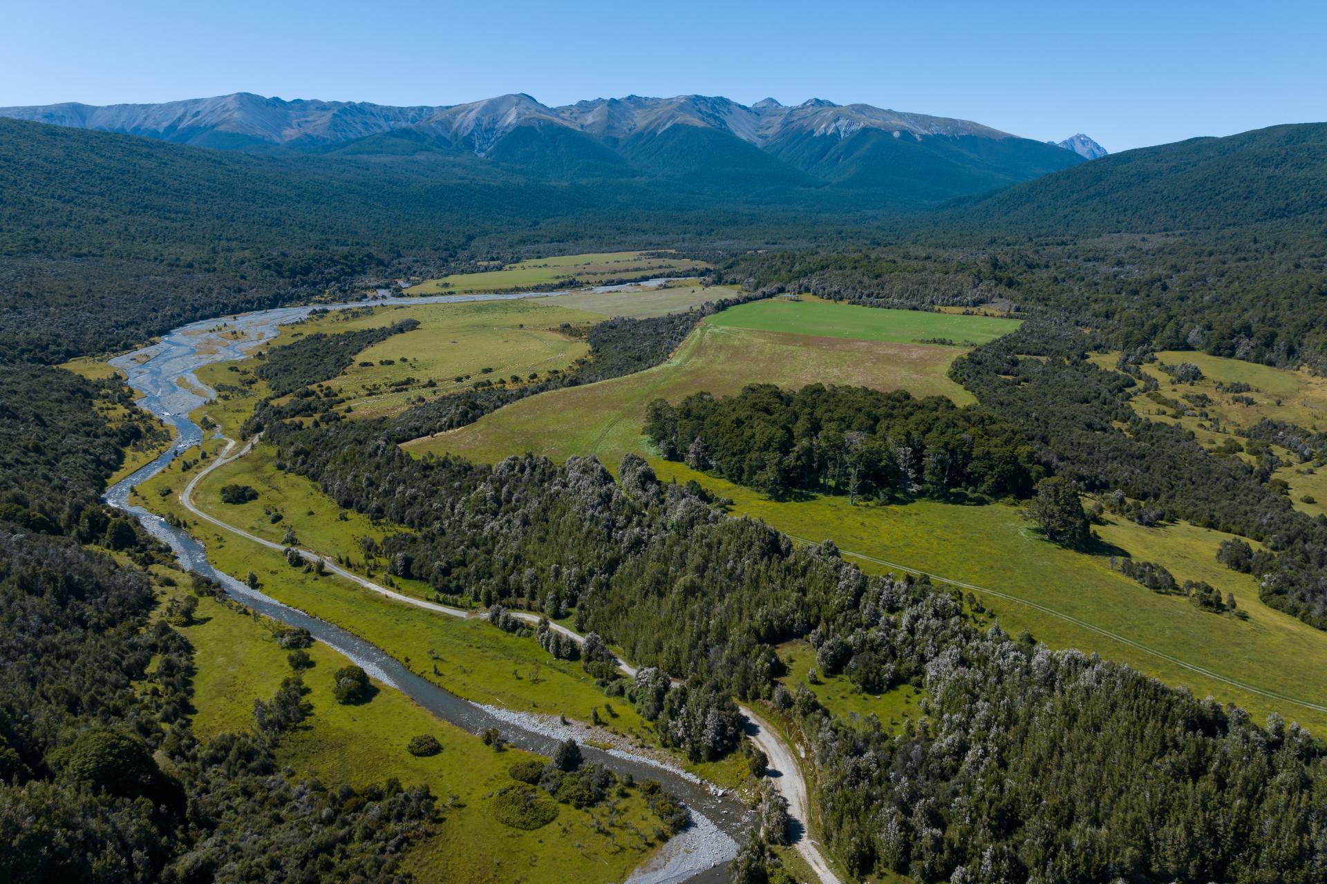 990 Howard Valley Road, Howard