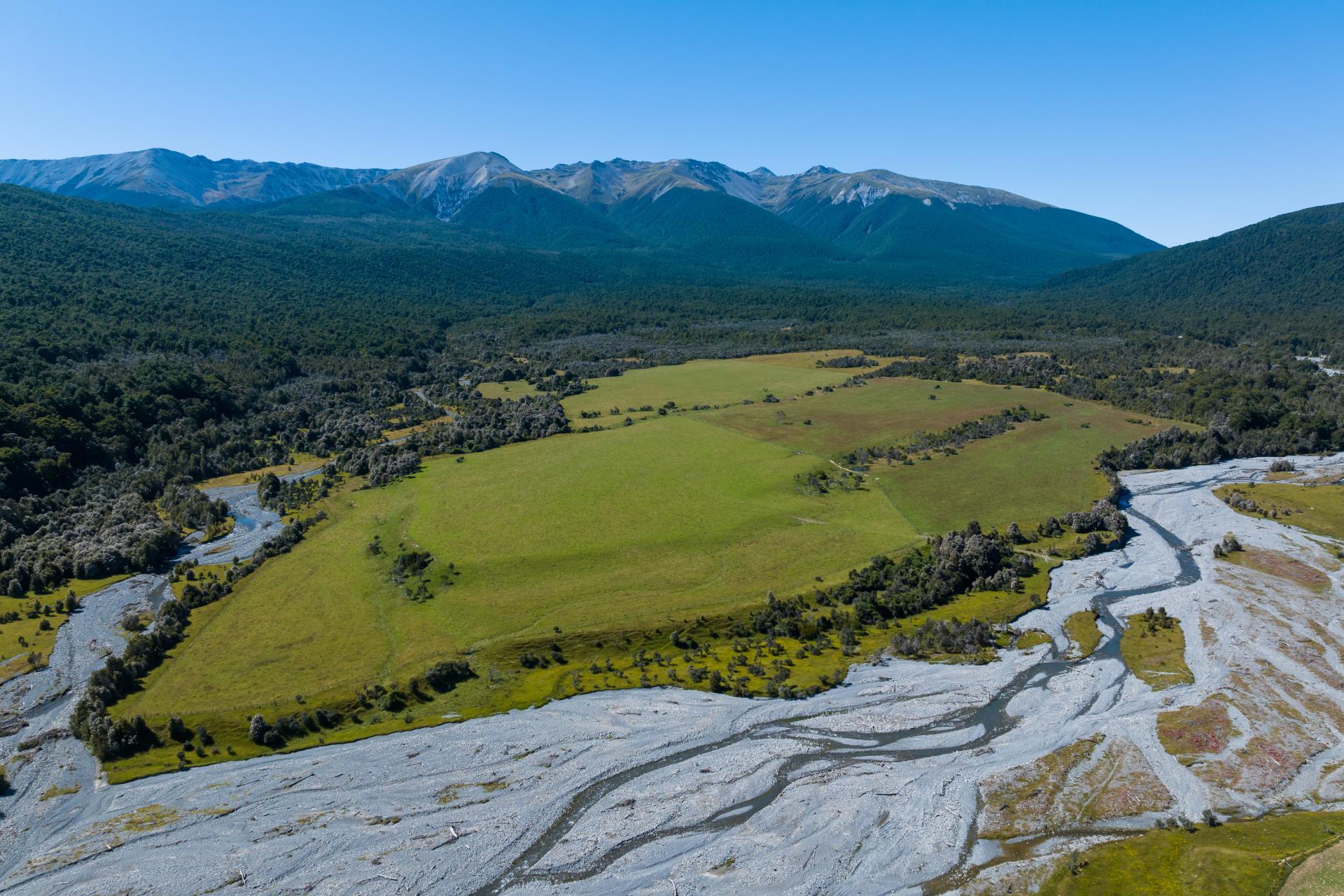 990 Howard Valley Road, Howard