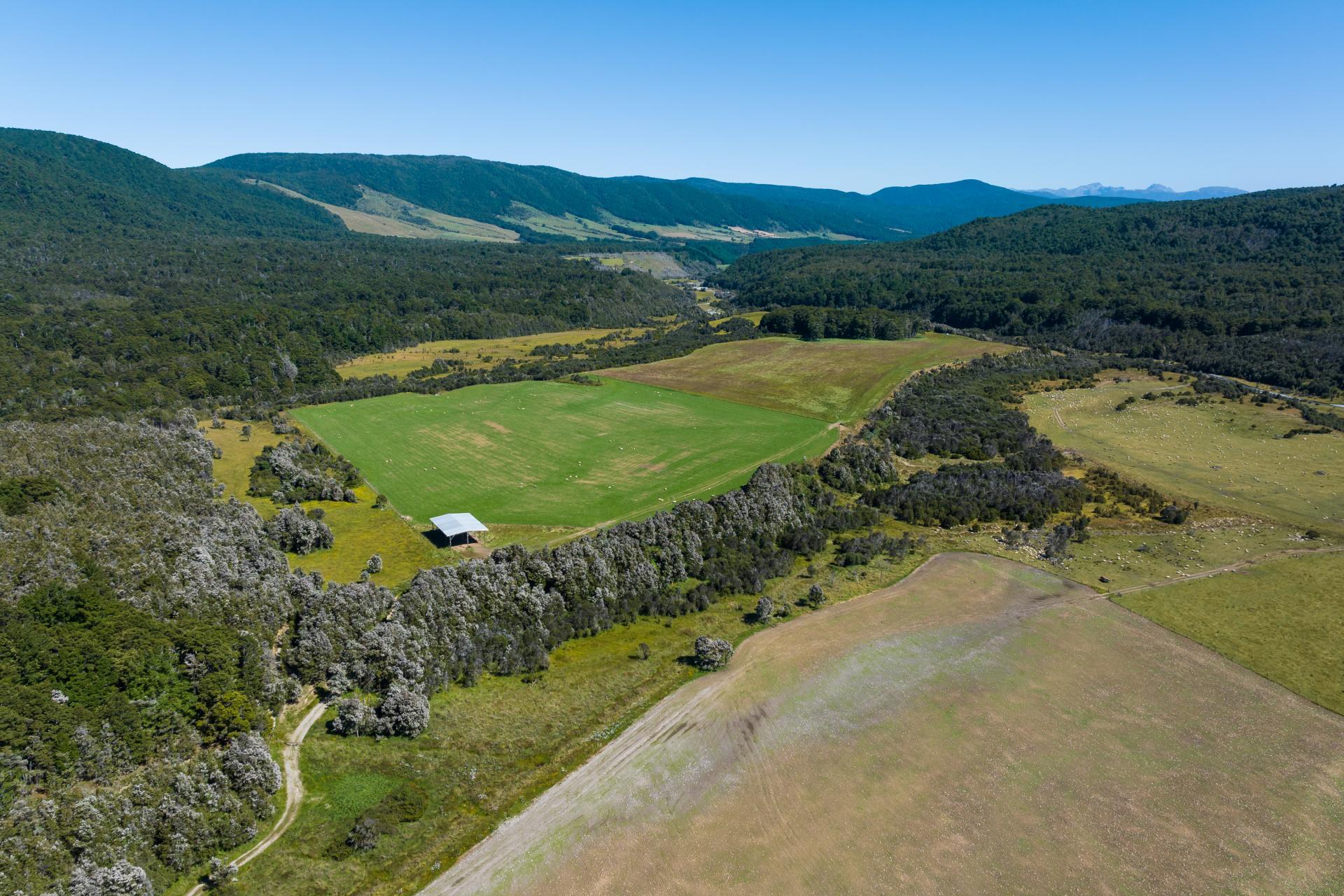 990 Howard Valley Road, Howard