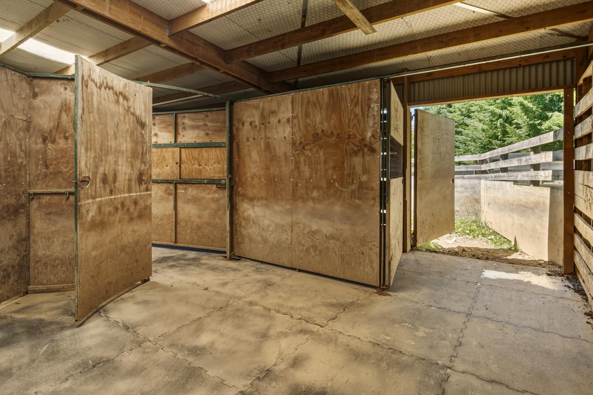 990 Howard Valley Road, Howard