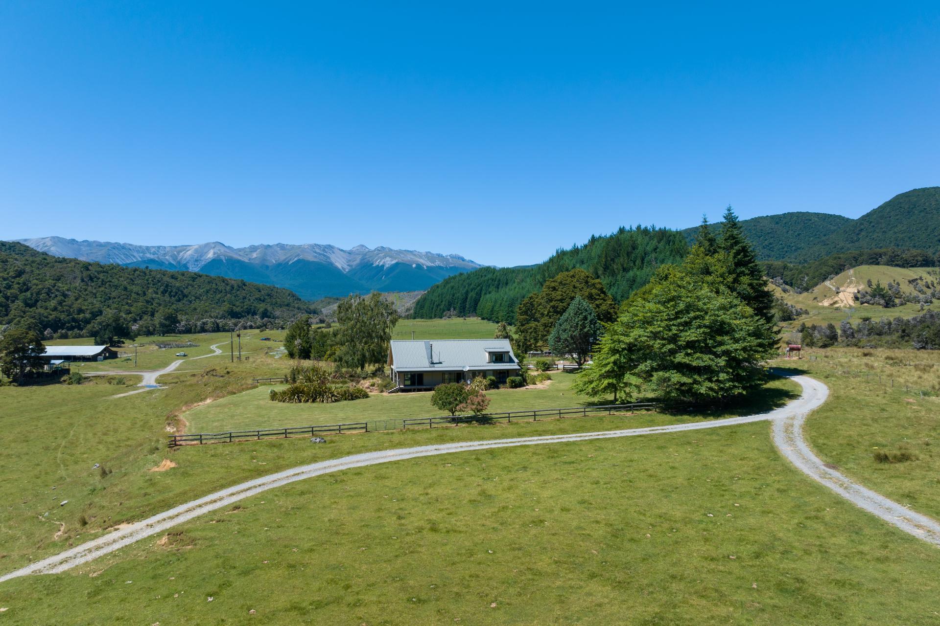 990 Howard Valley Road, Howard