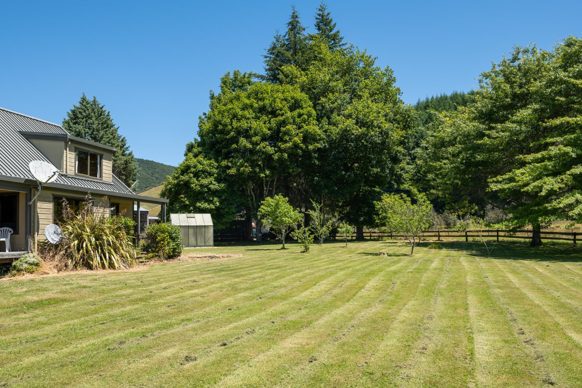 990 Howard Valley Road, Howard