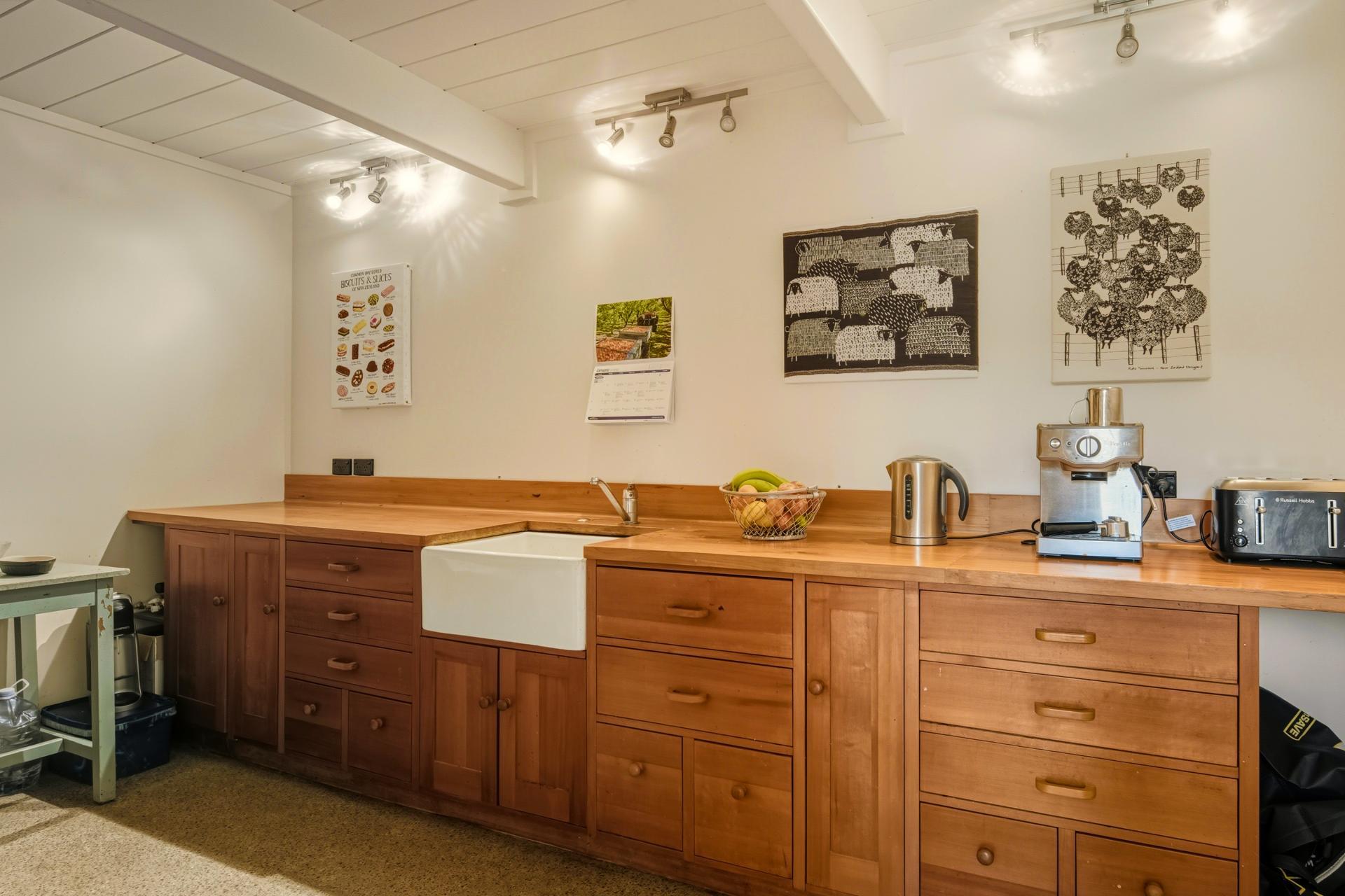 990 Howard Valley Road, Howard