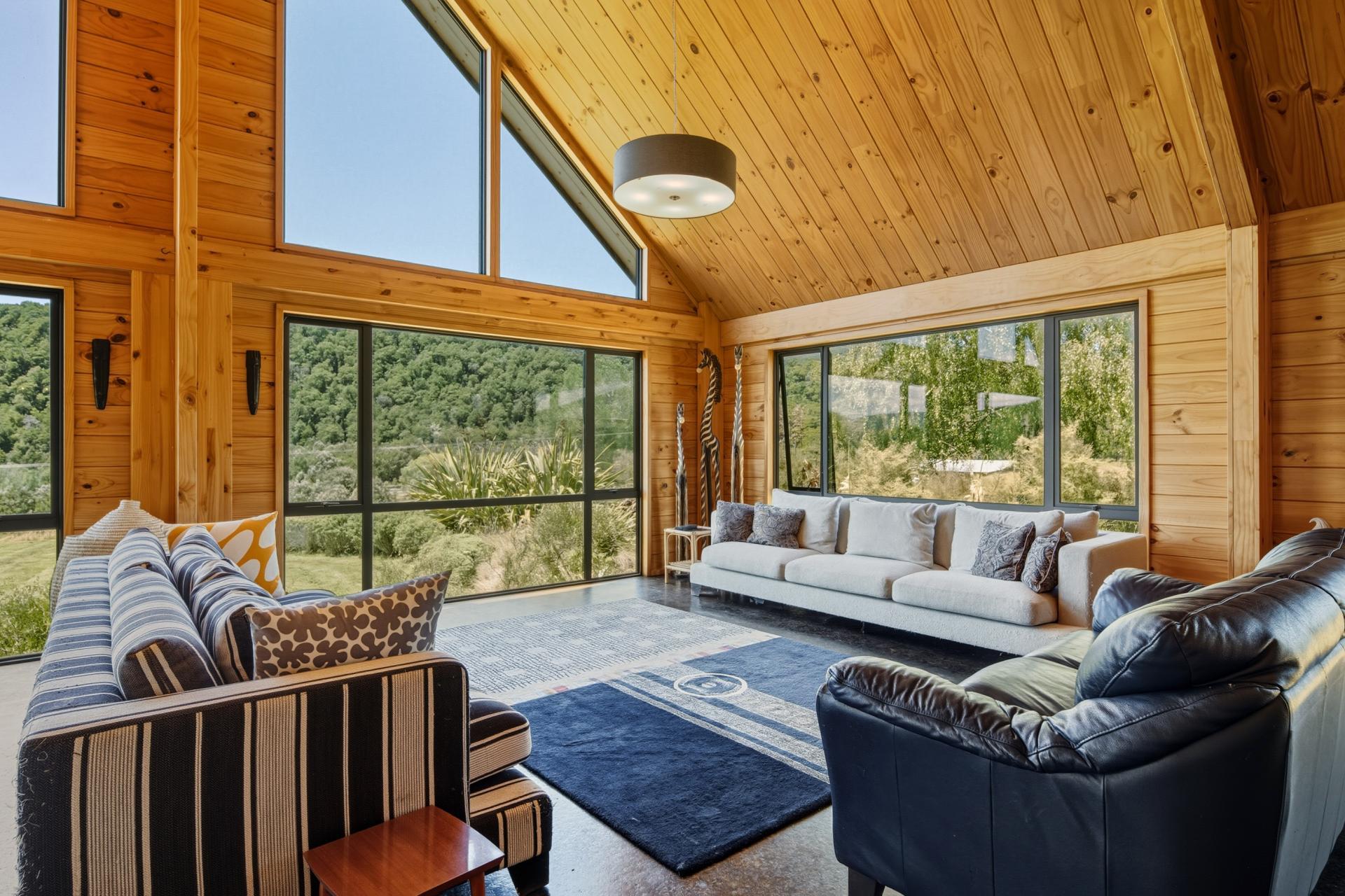 990 Howard Valley Road, Howard