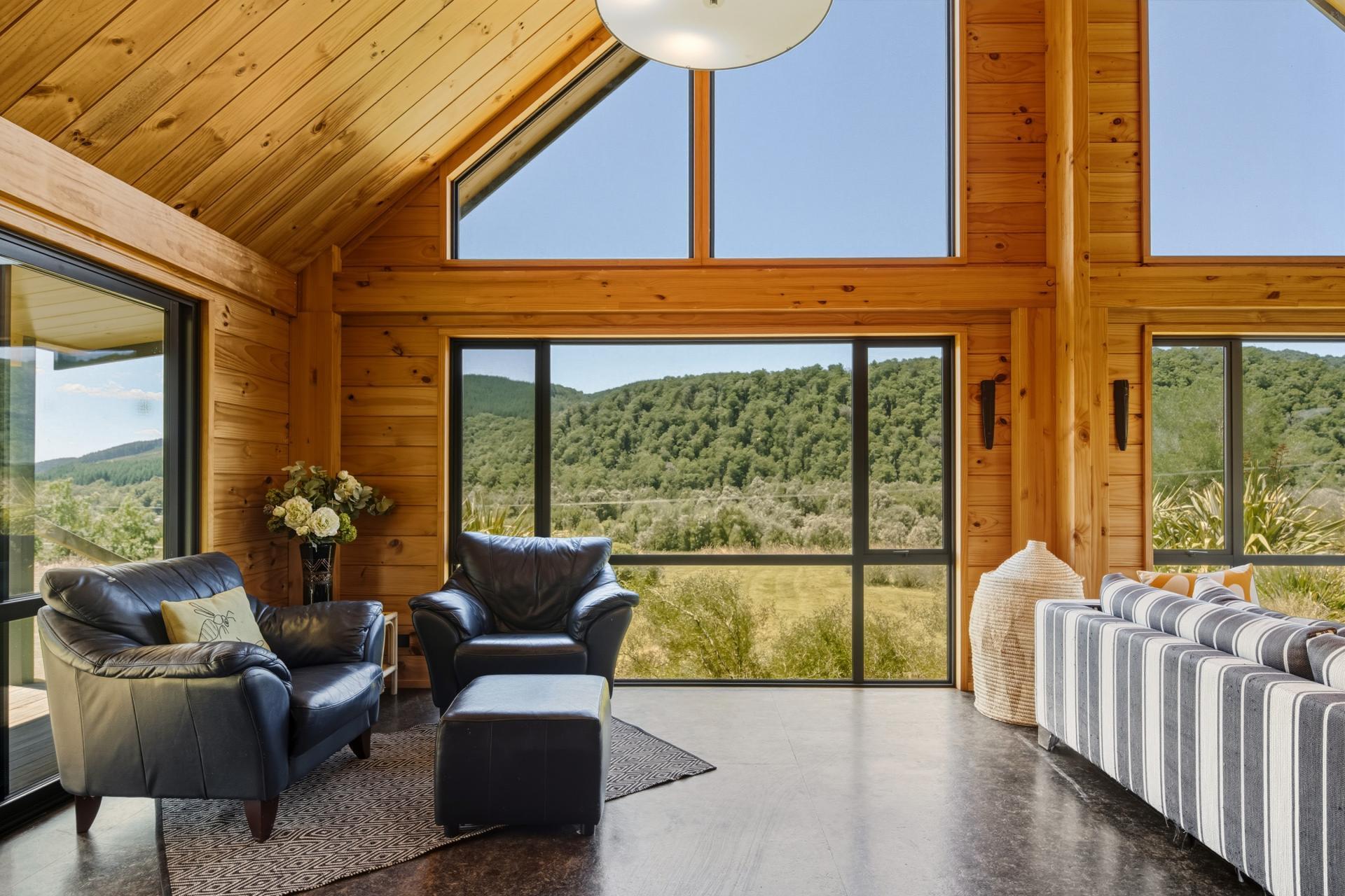 990 Howard Valley Road, Howard