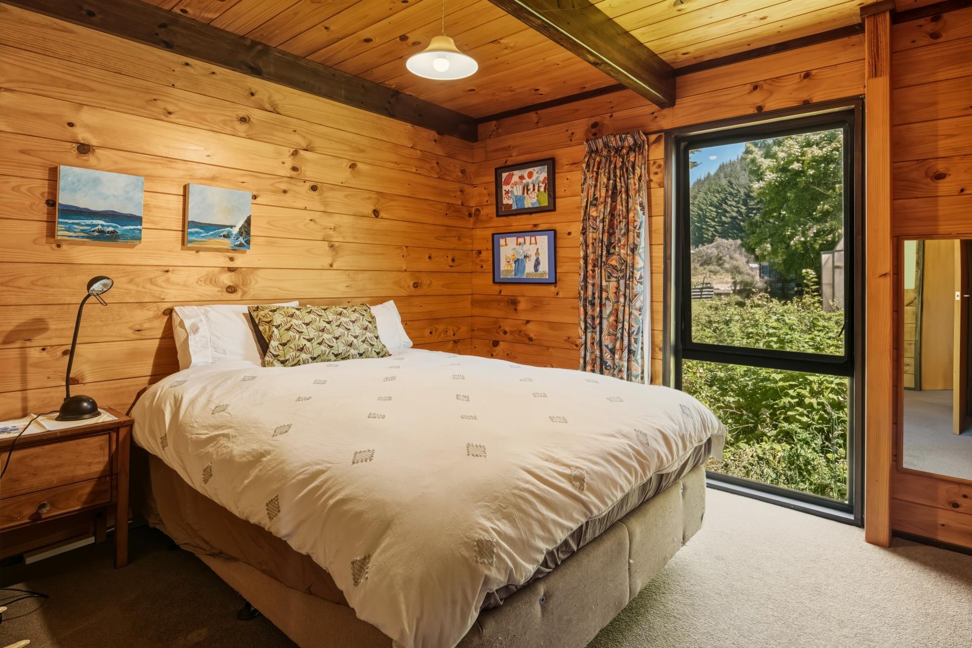 990 Howard Valley Road, Howard