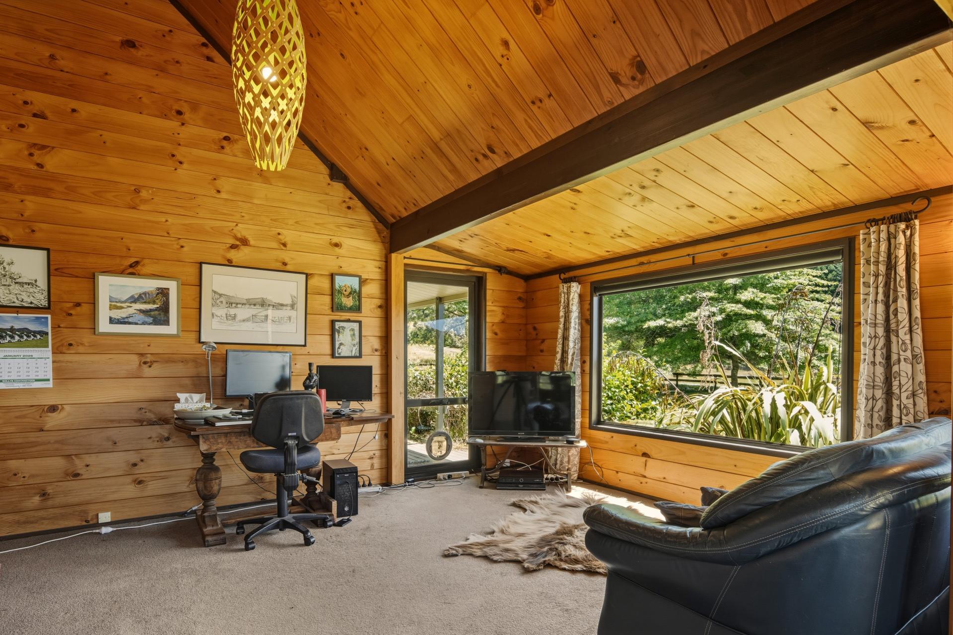 990 Howard Valley Road, Howard