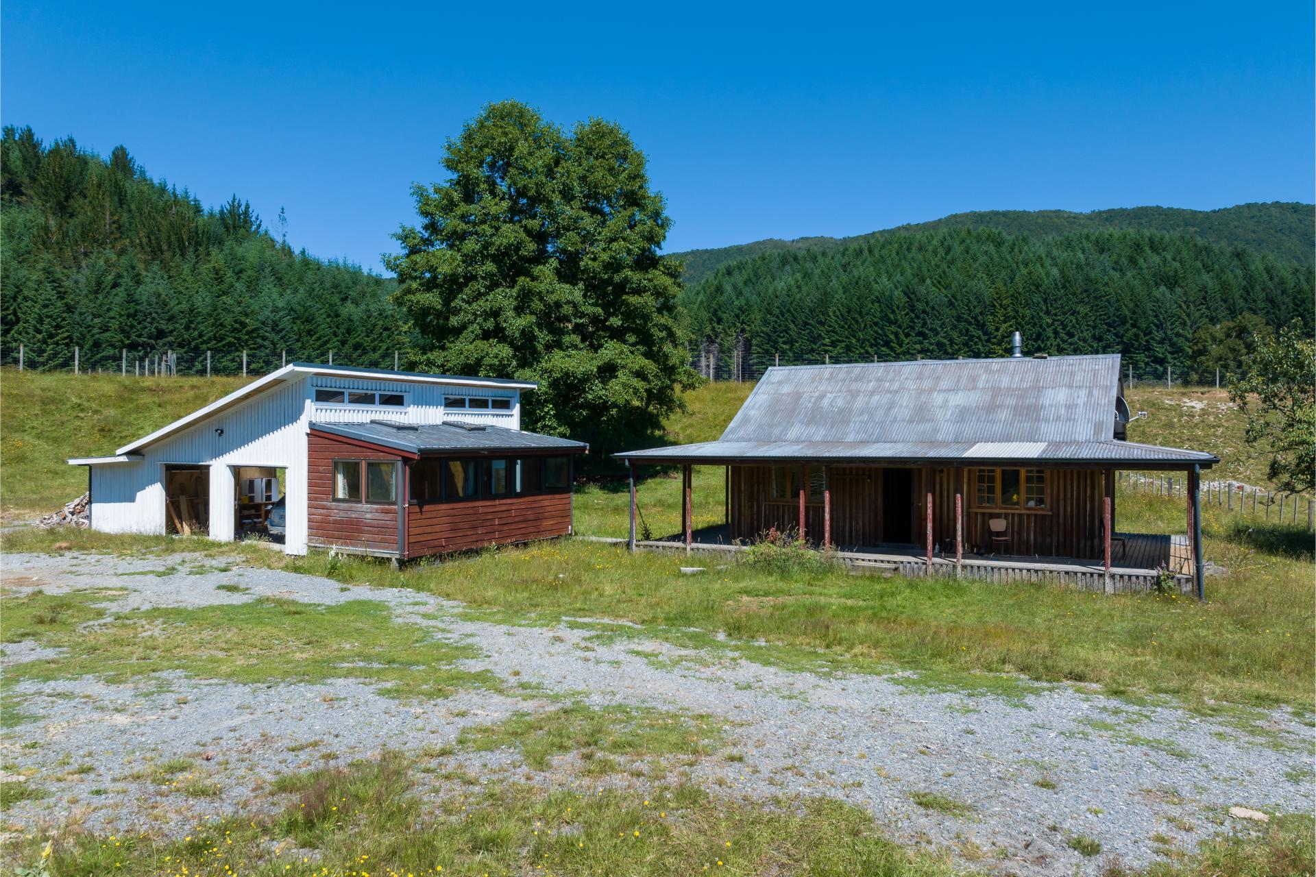 990 Howard Valley Road, Howard