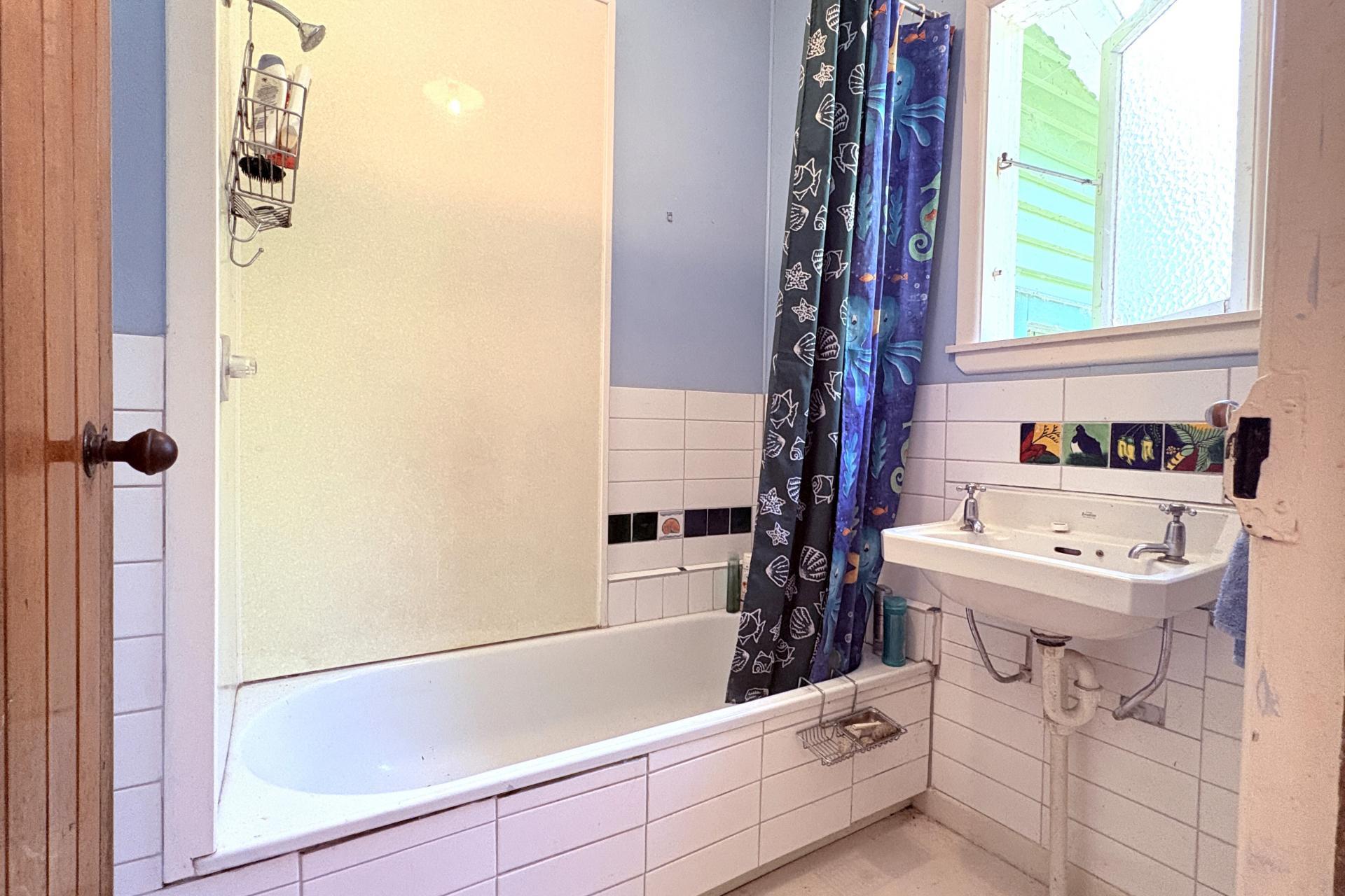 43 Valley Road, Tuai