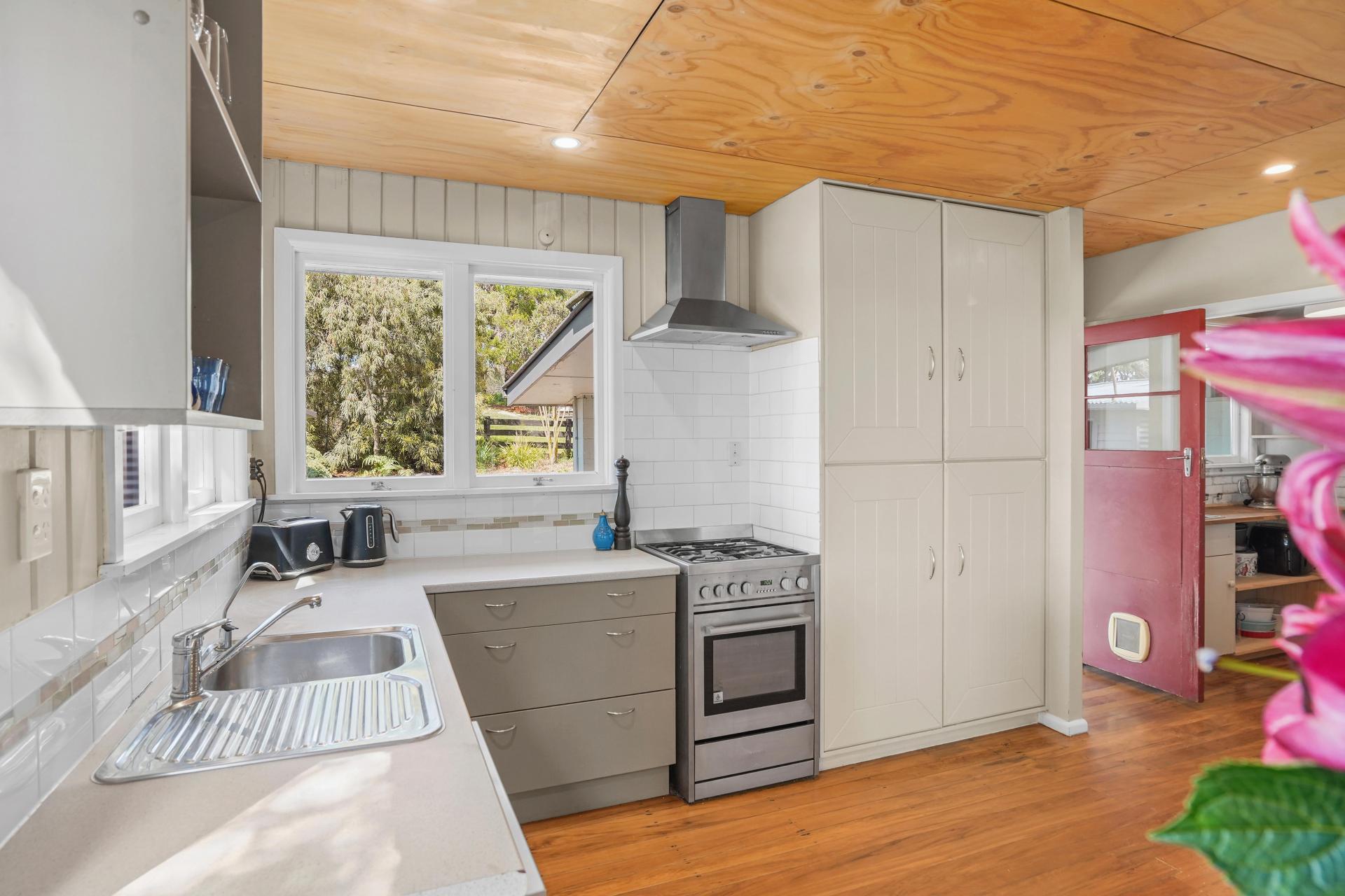 379 Pyramid Valley Road, Pyramid Valley