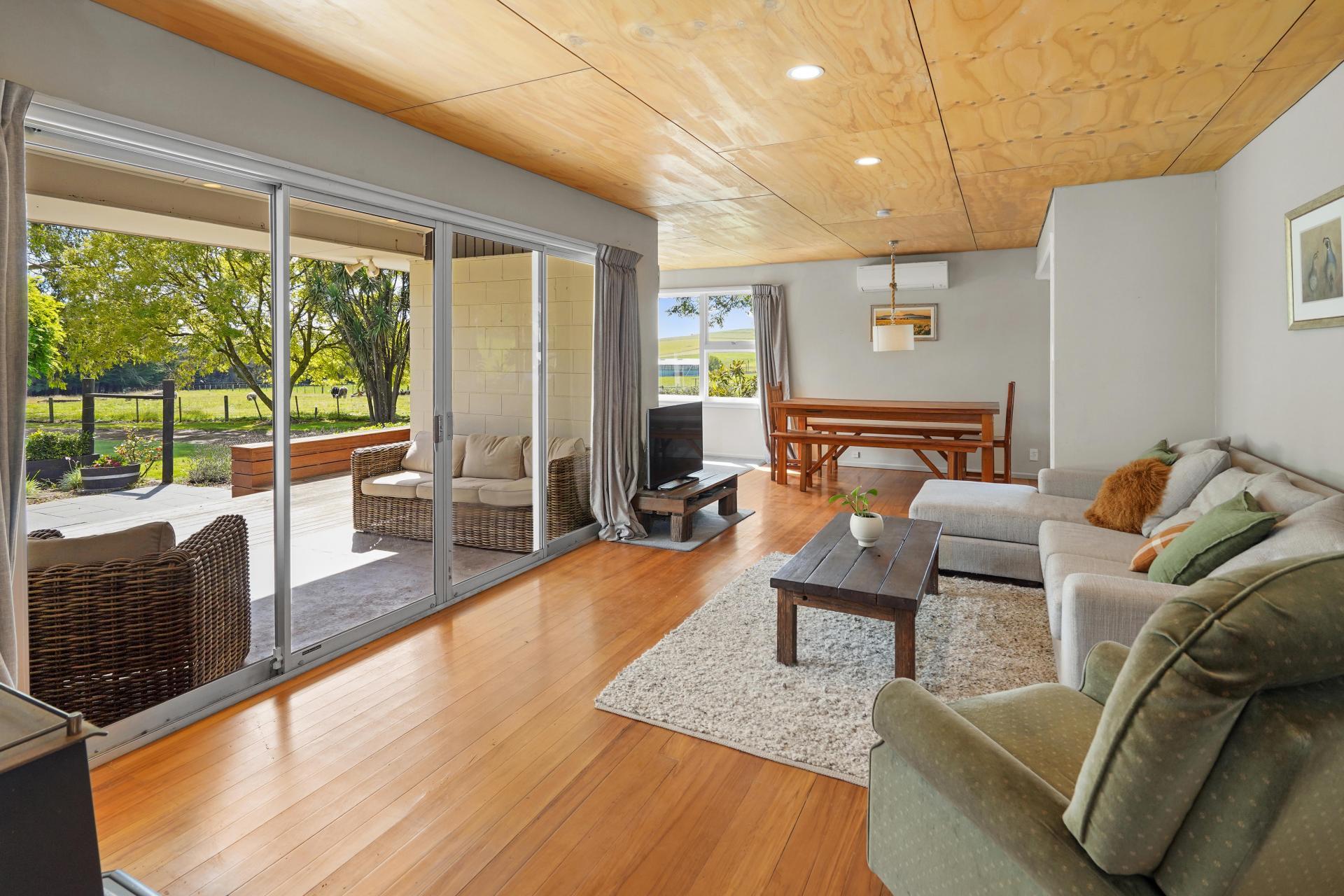 379 Pyramid Valley Road, Pyramid Valley