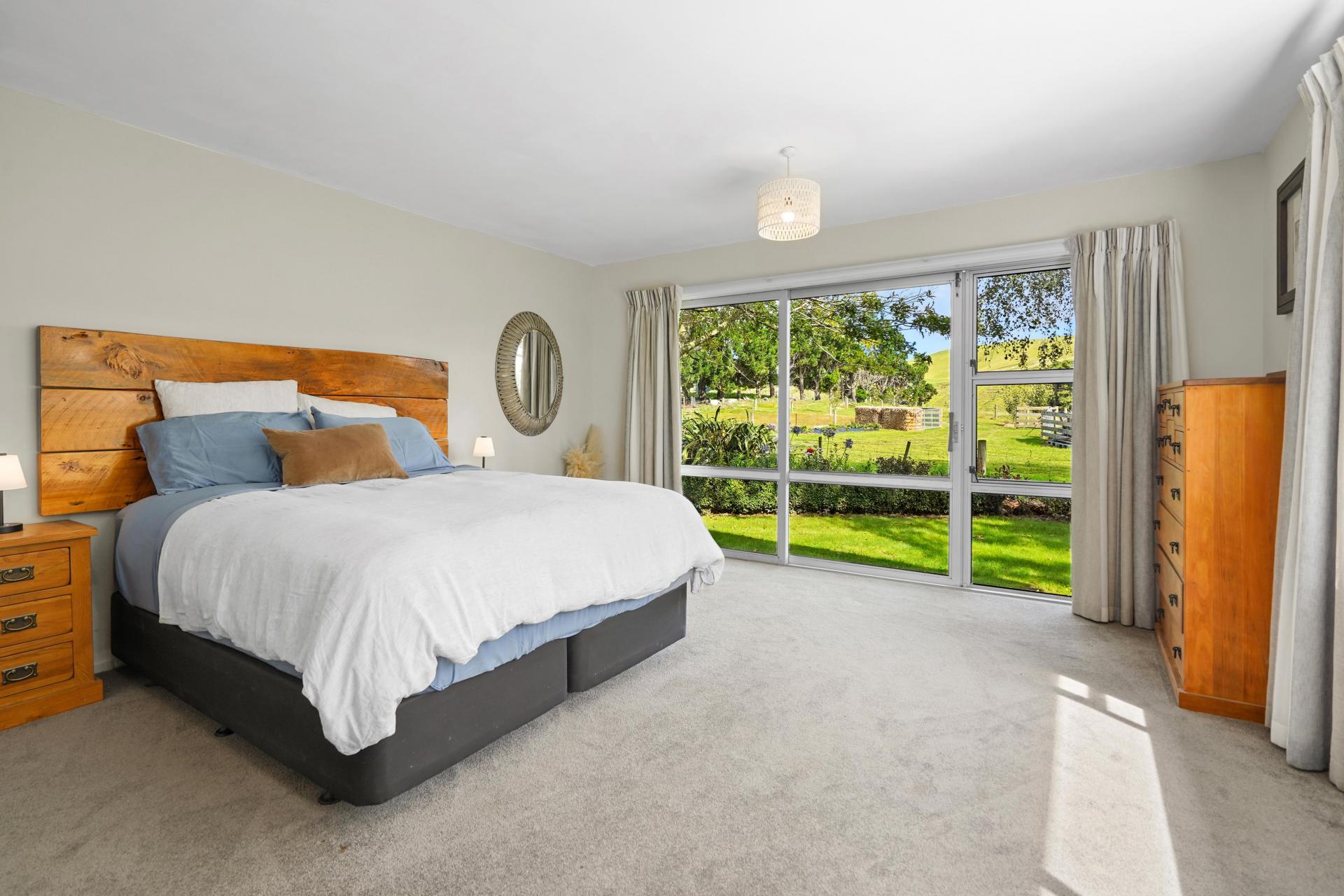 379 Pyramid Valley Road, Pyramid Valley