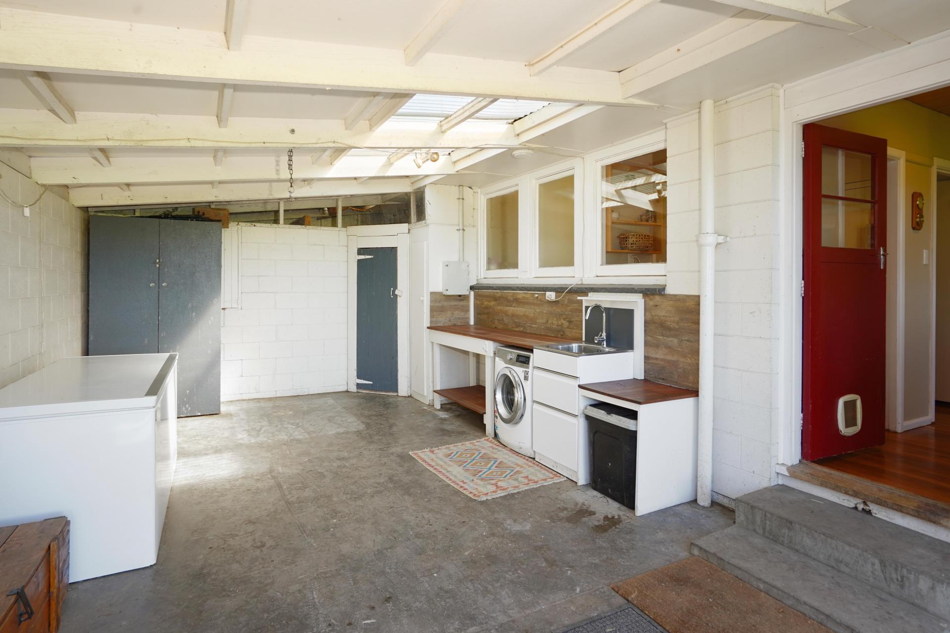 379 Pyramid Valley Road, Pyramid Valley