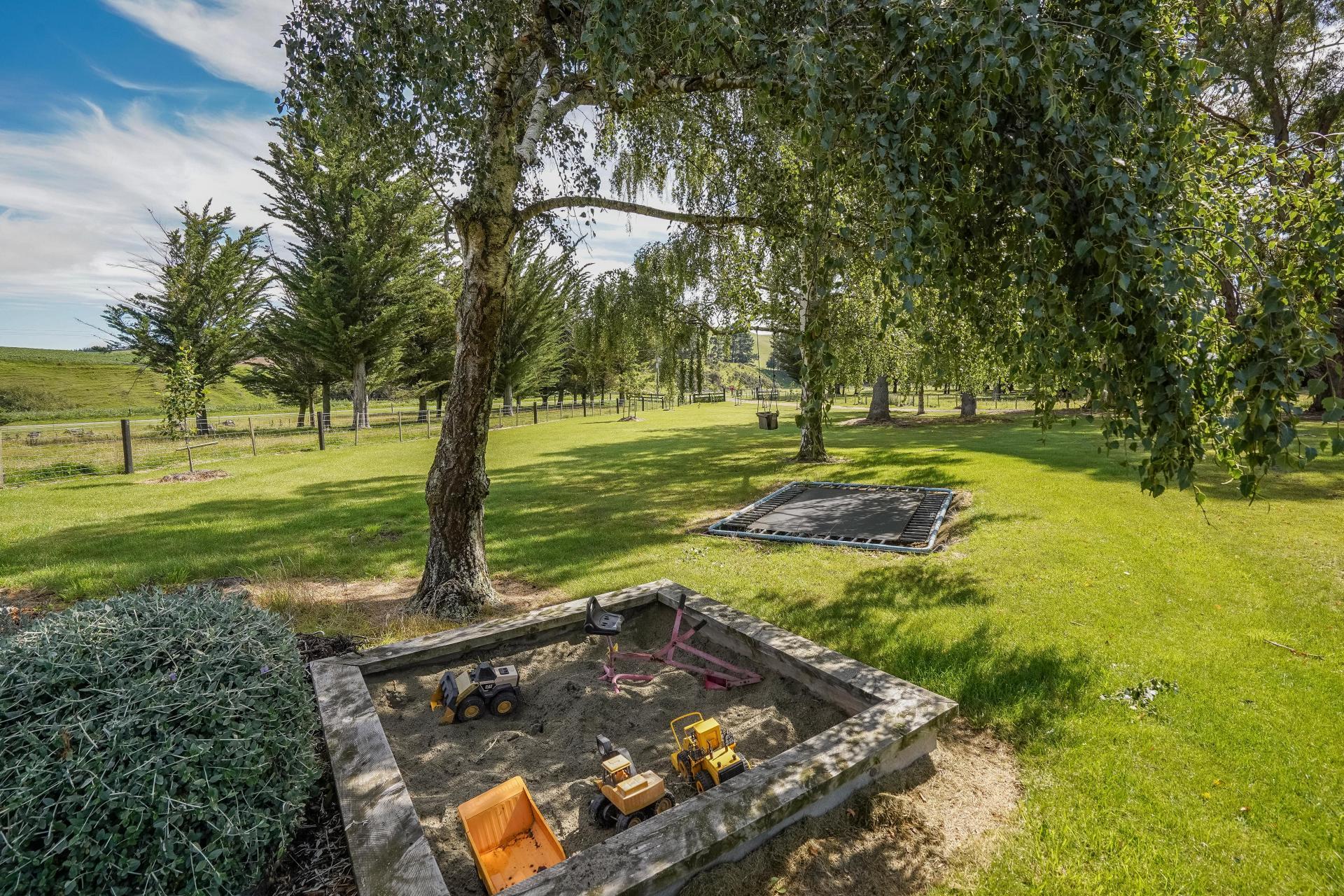 379 Pyramid Valley Road, Pyramid Valley