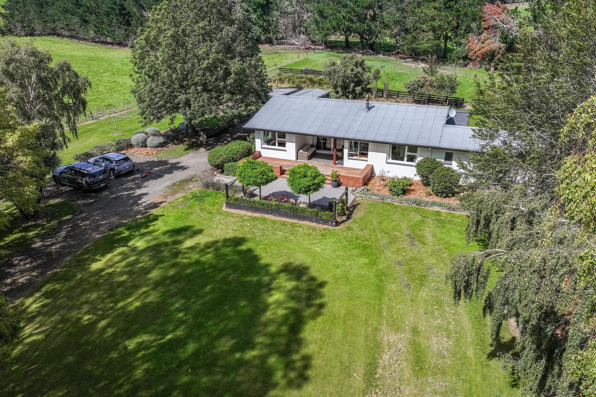 379 Pyramid Valley Road, Pyramid Valley