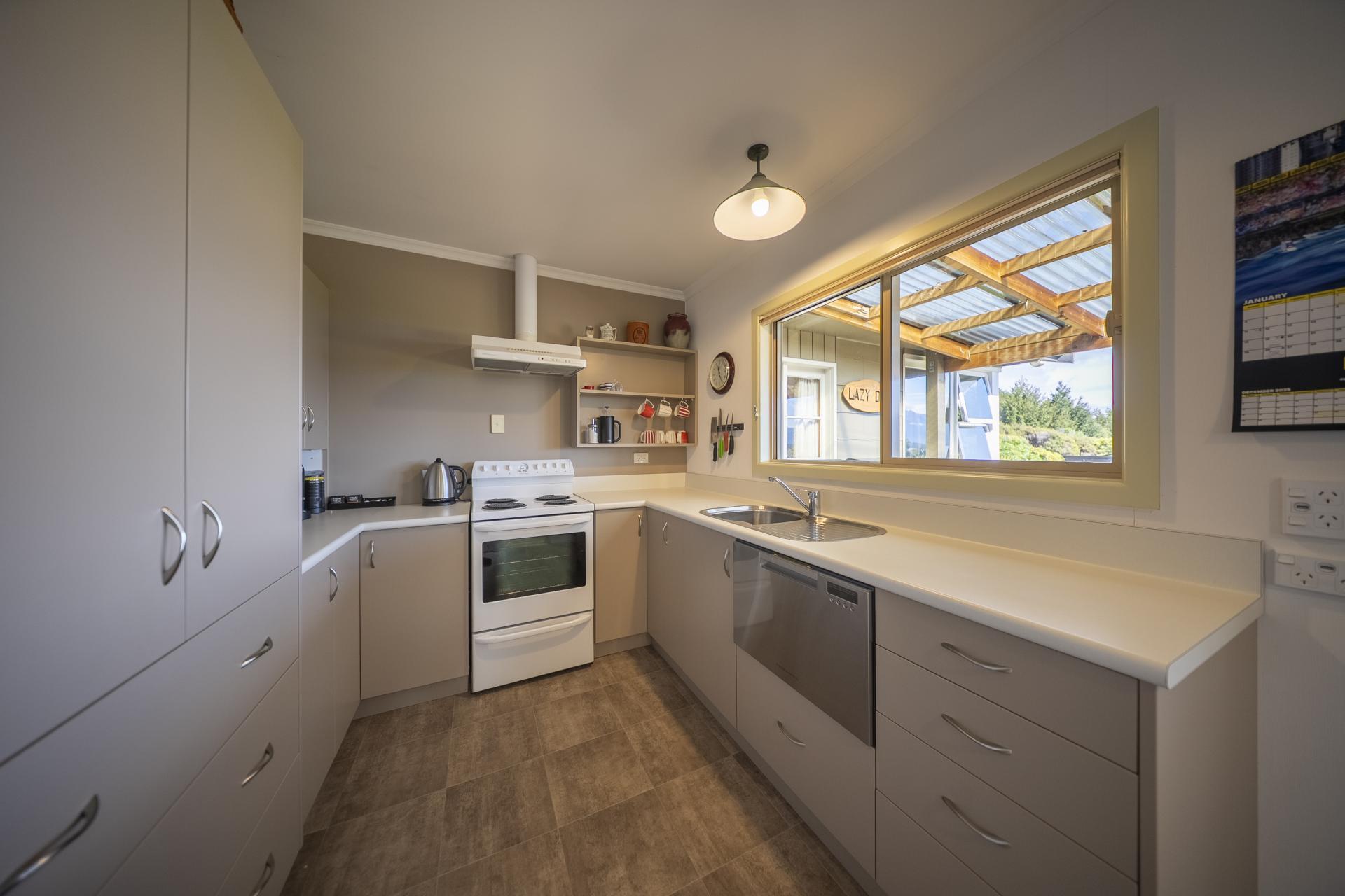 6 Cathedral Drive, Manapouri