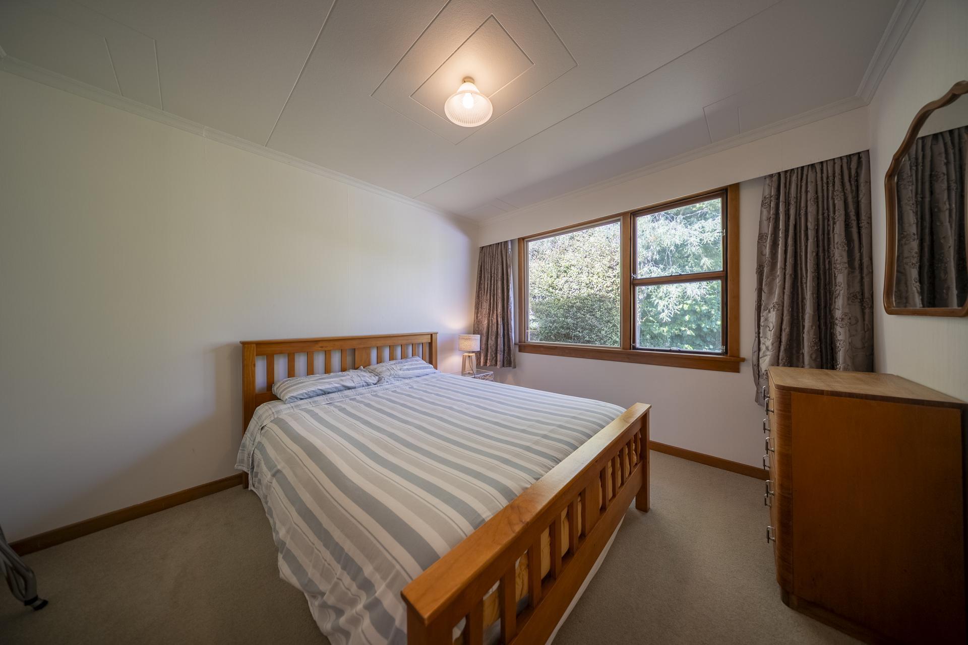 6 Cathedral Drive, Manapouri