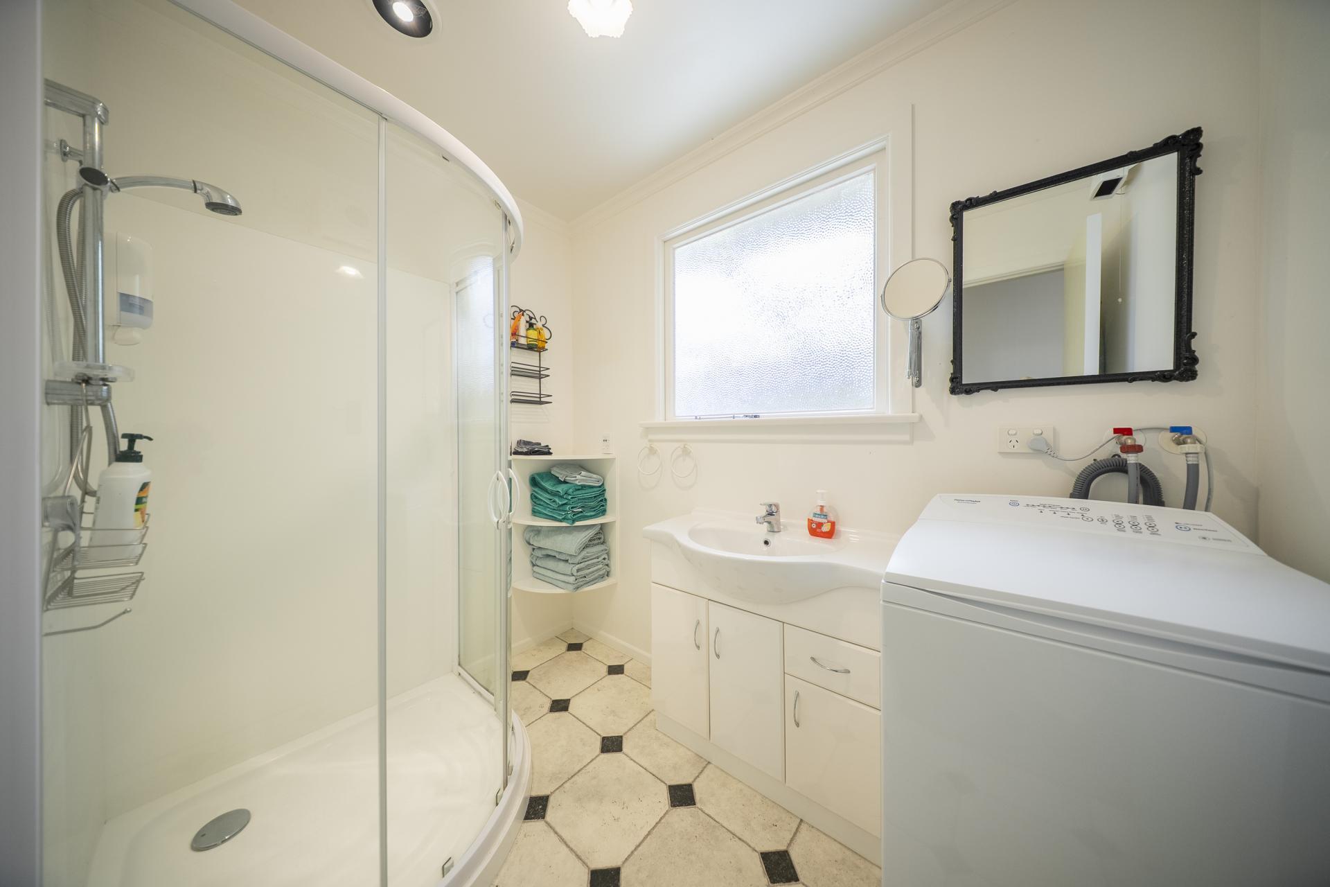 6 Cathedral Drive, Manapouri