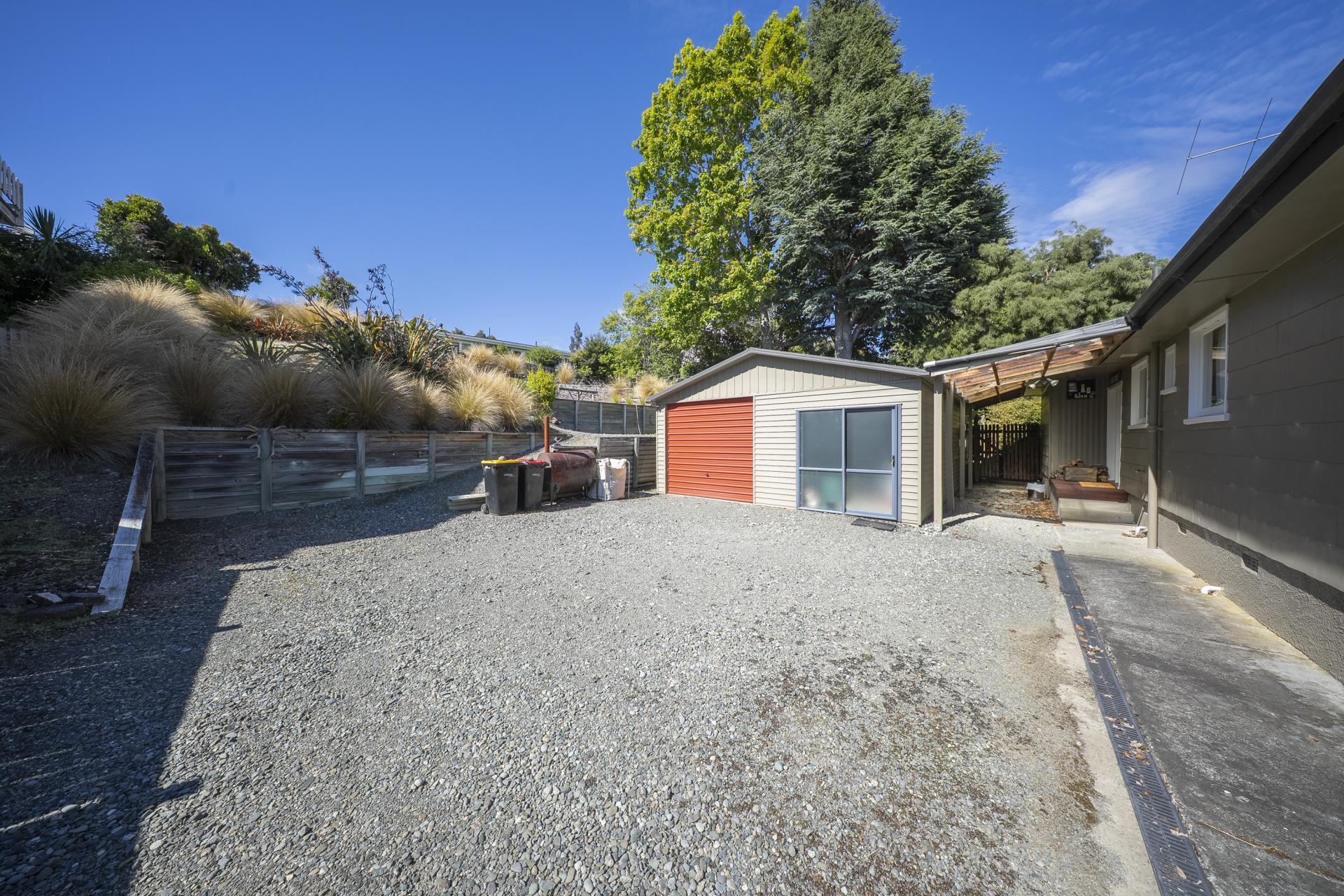 6 Cathedral Drive, Manapouri